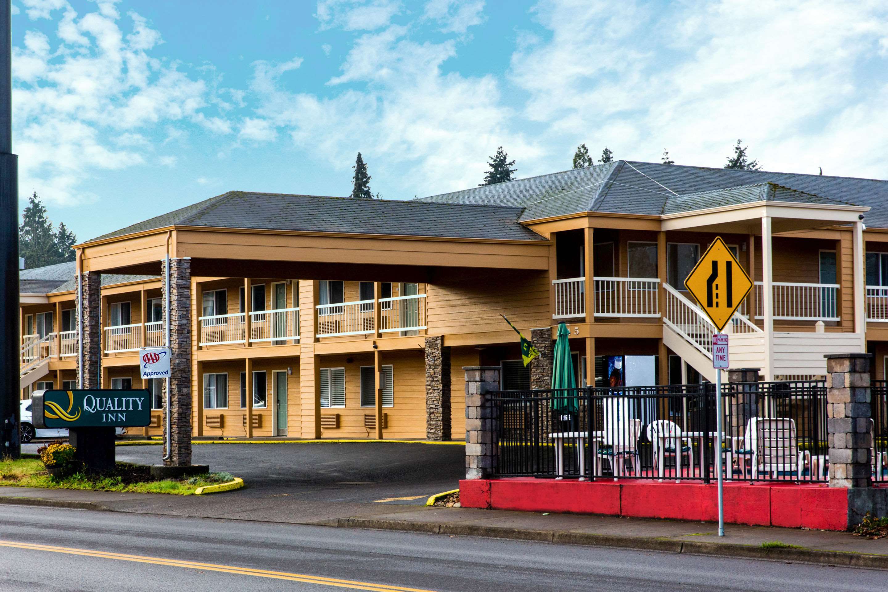 Hotel exterior | Cottage Grove Inn
