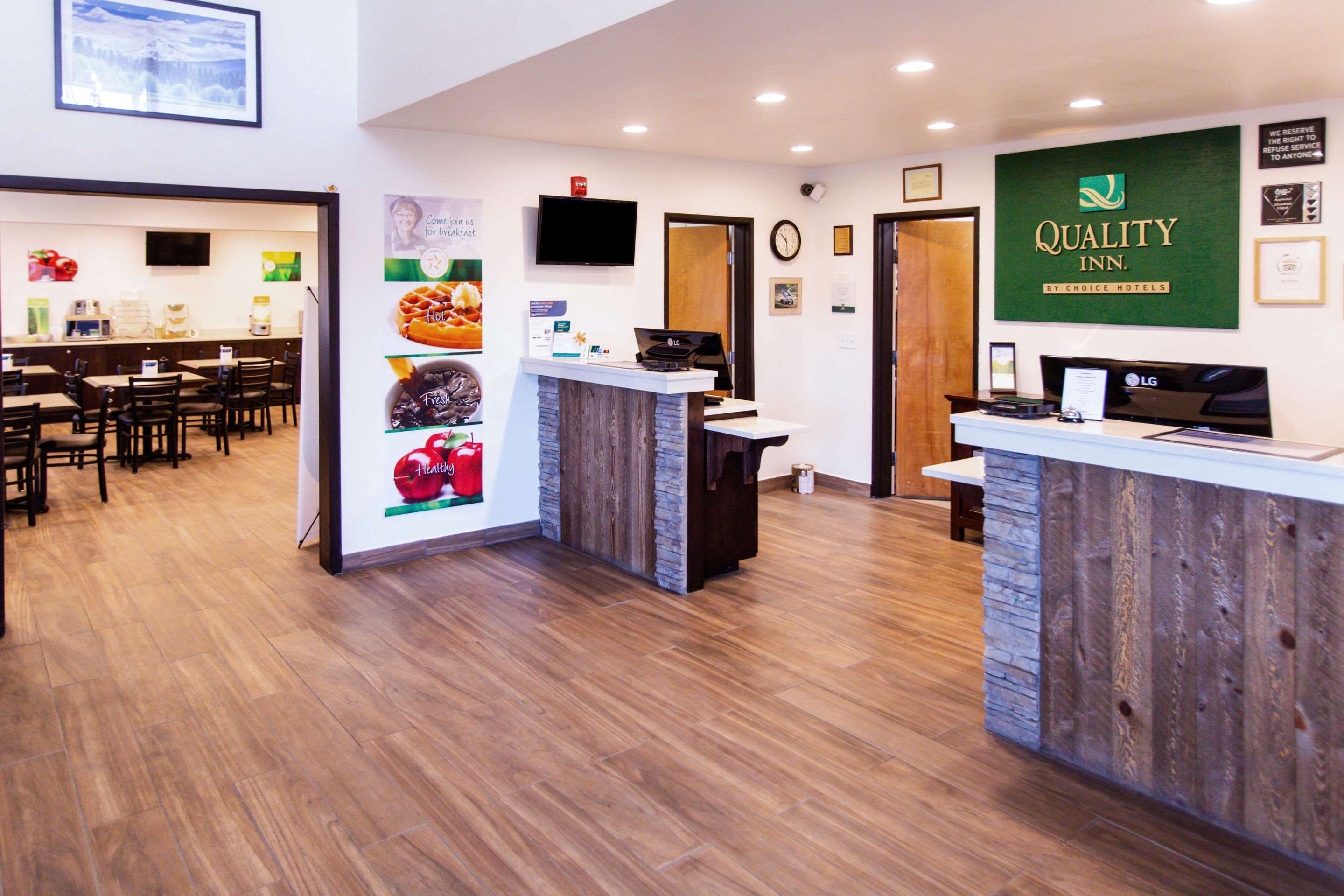 Hotel lobby | Cottage Grove Inn