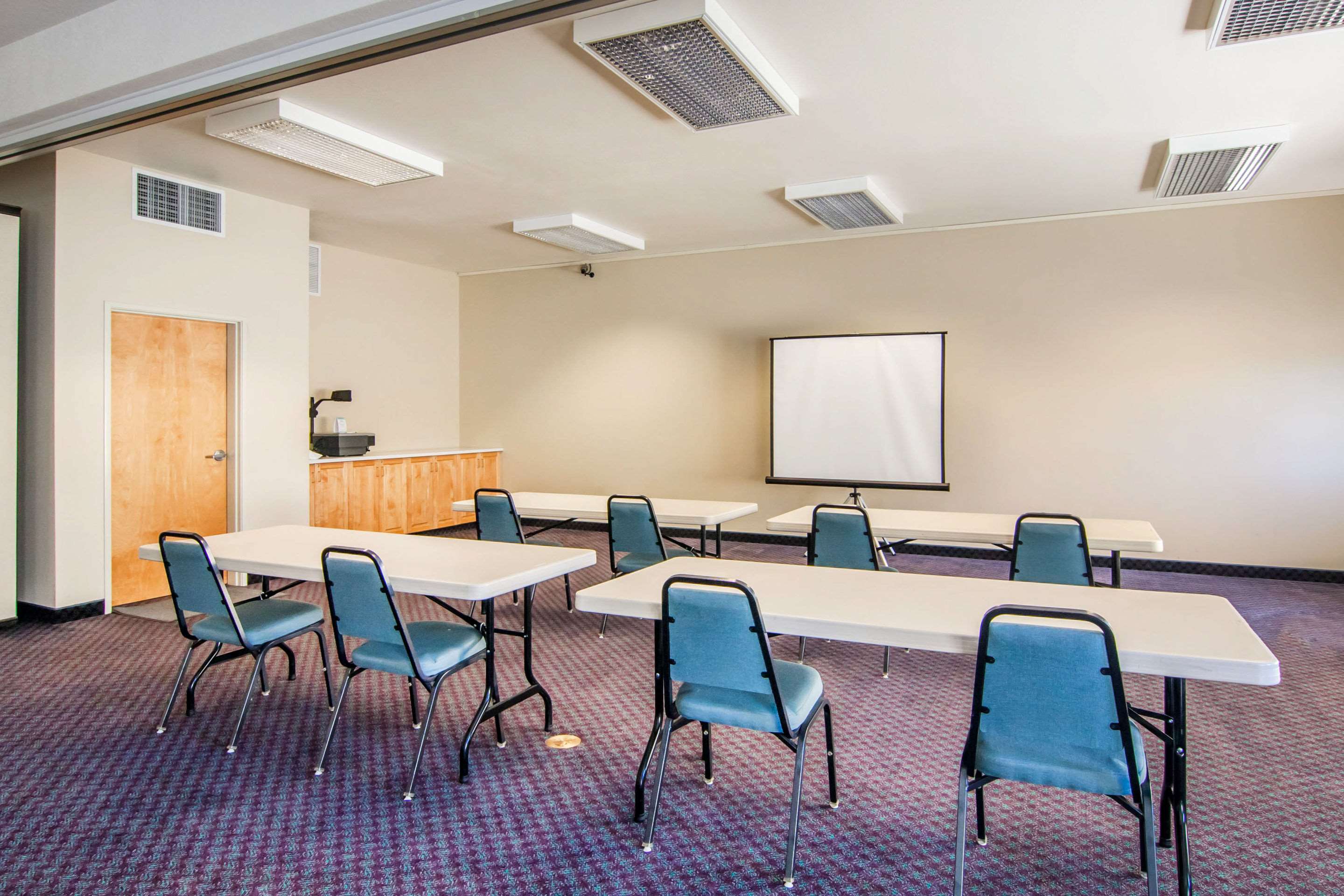 Meeting room | Cottage Grove Inn