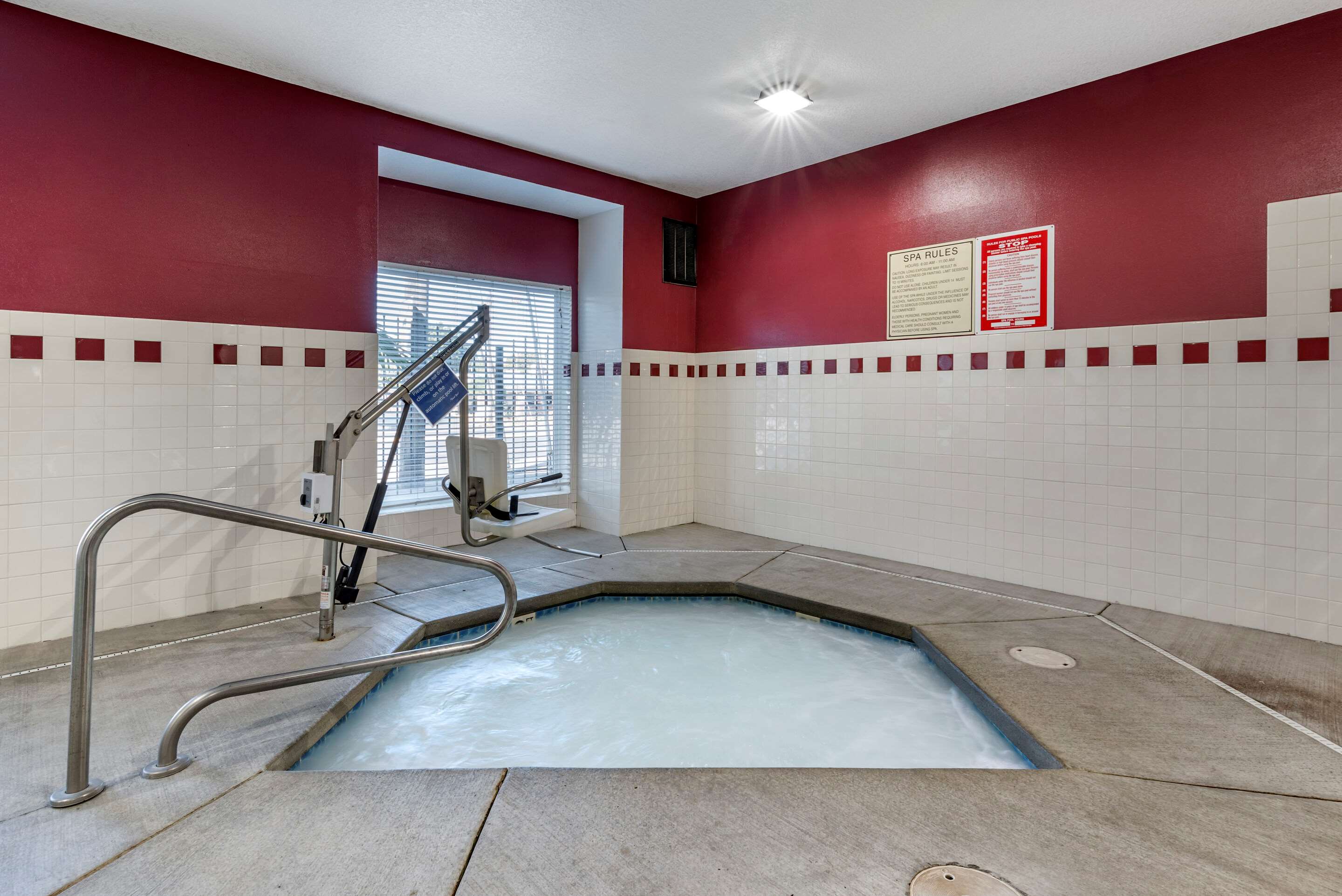 Indoor pool with hot tub | Comfort Inn Portland