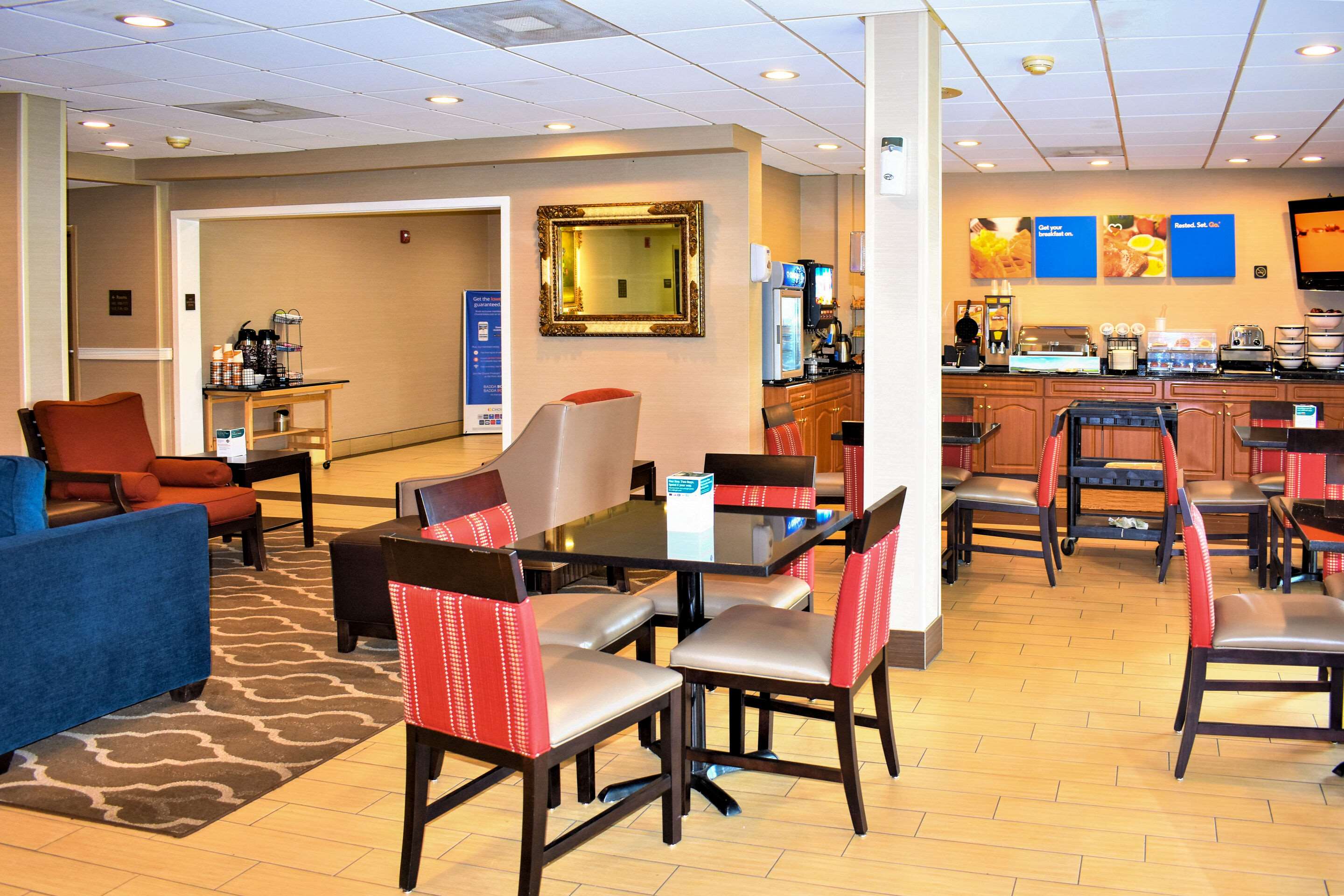 Breakfast area | Comfort Inn Reading