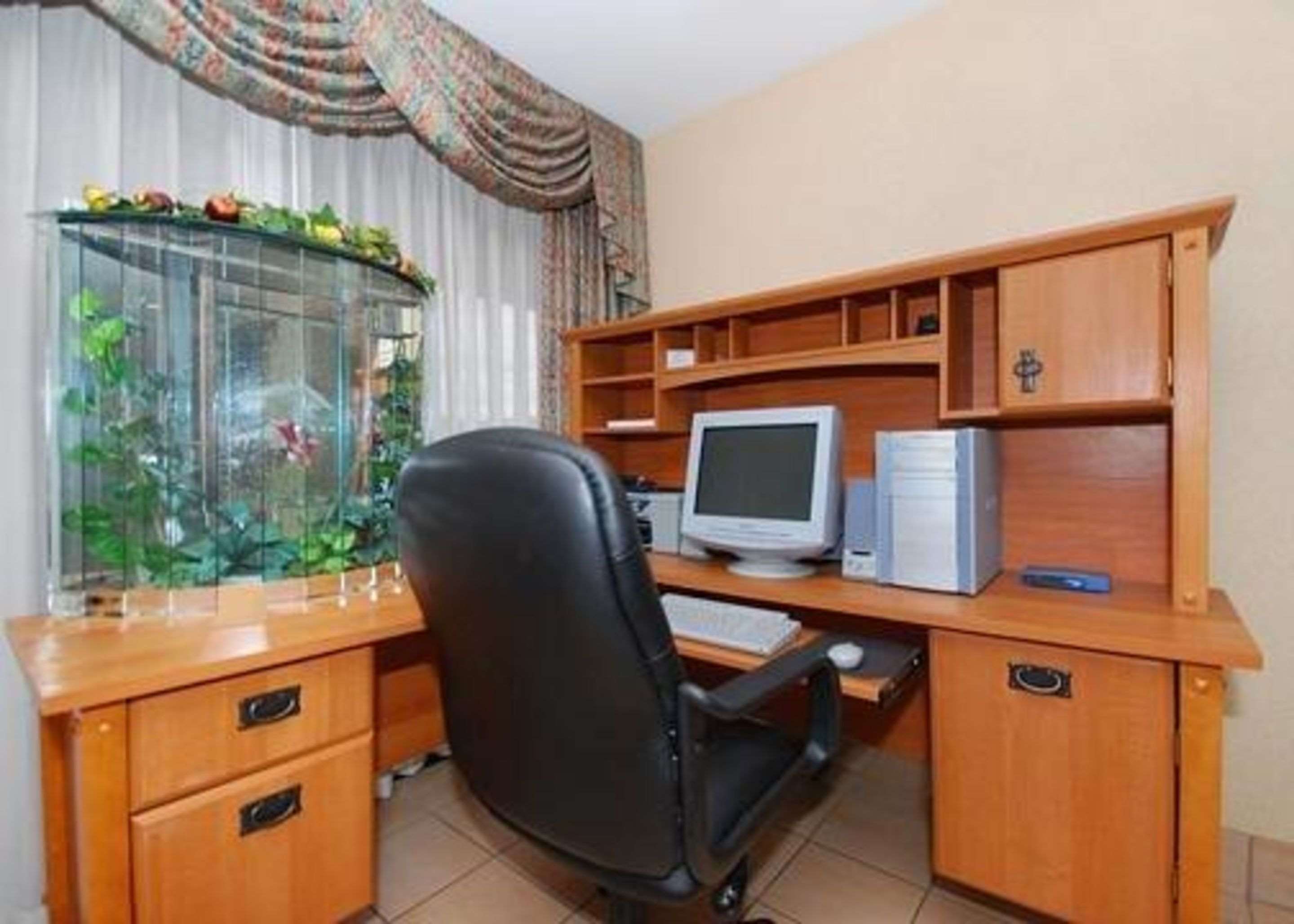 Business center | Quality Inn & Suites