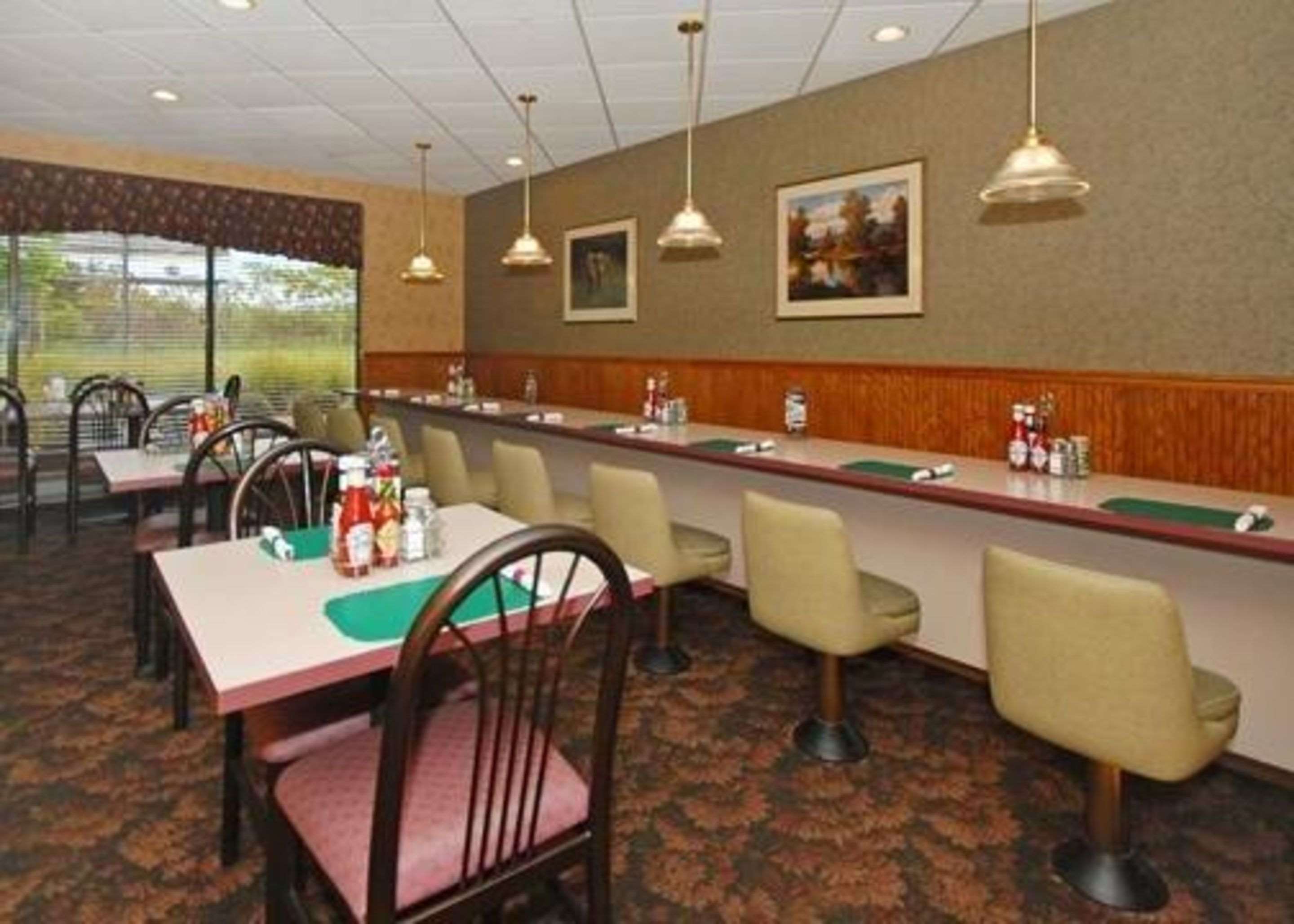 Popular hotel restaurant | Quality Inn & Suites