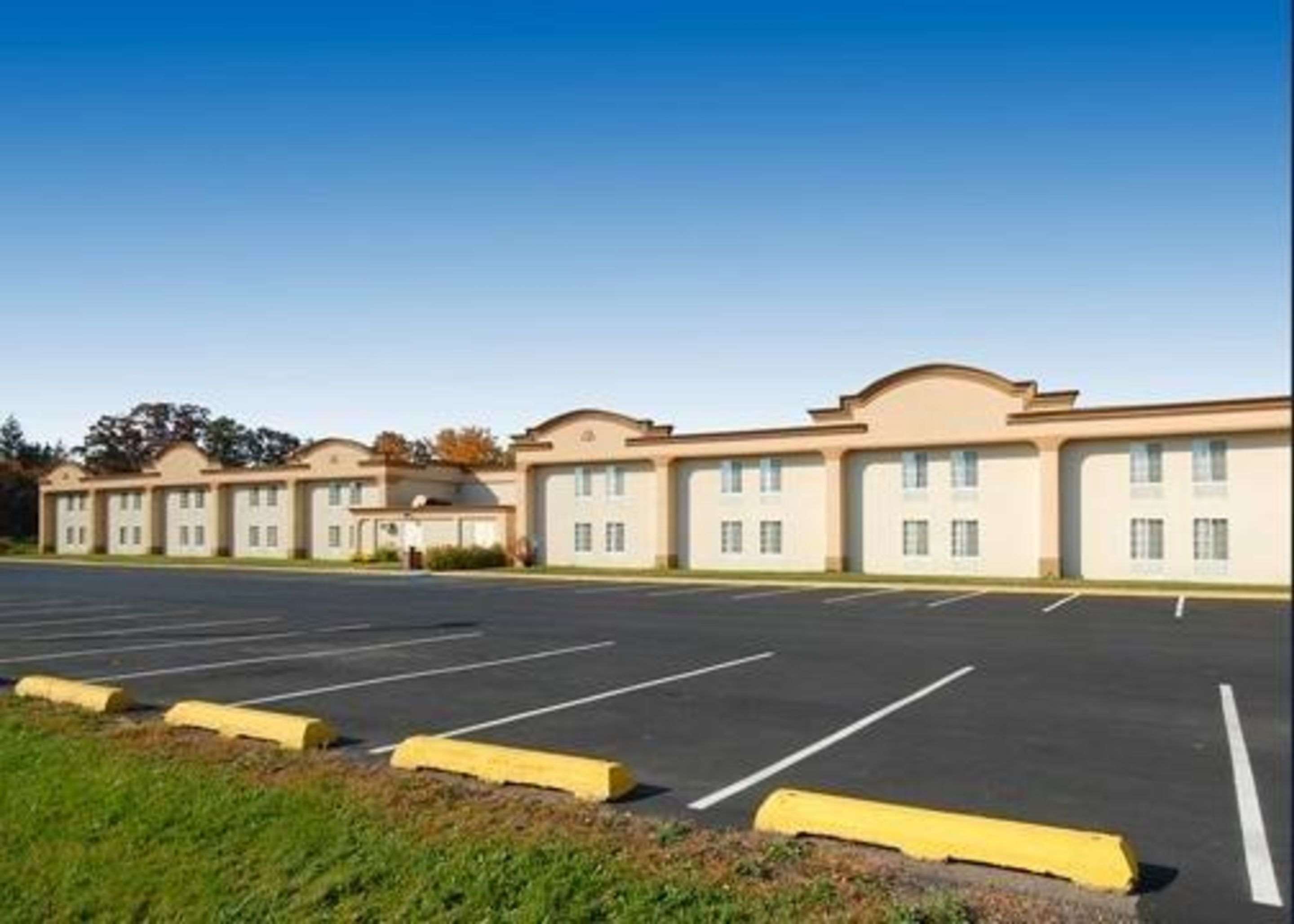 Hotel exterior | Quality Inn & Suites