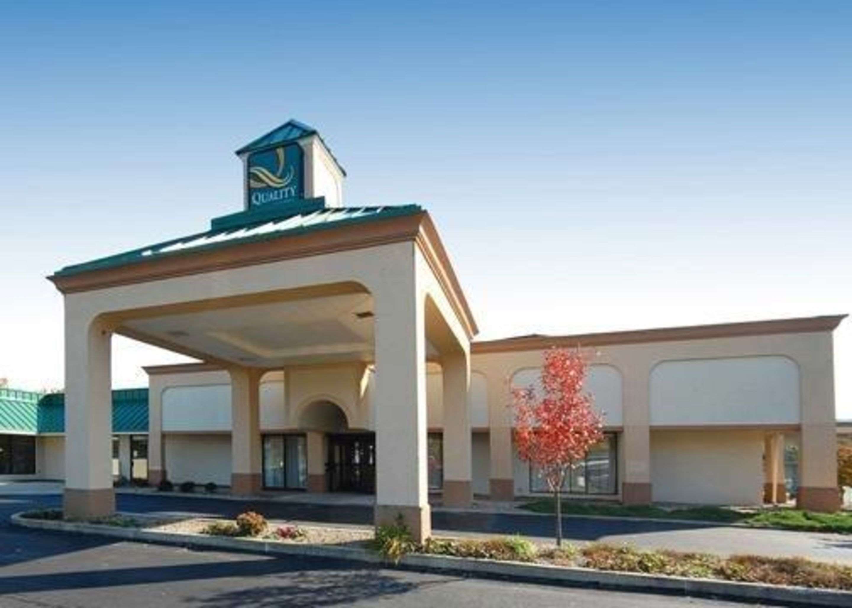 Hotel entrance | Quality Inn & Suites