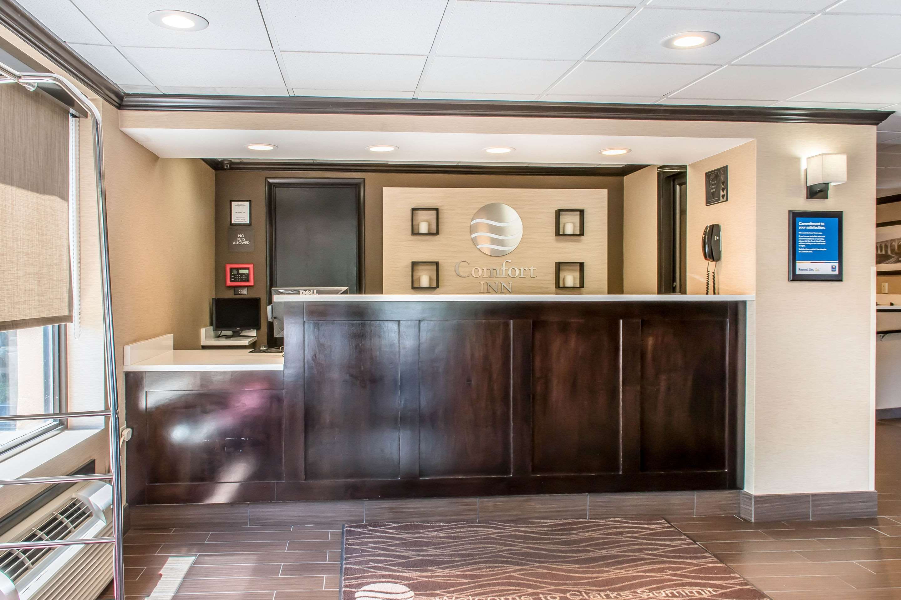 Front desk | Comfort Inn
