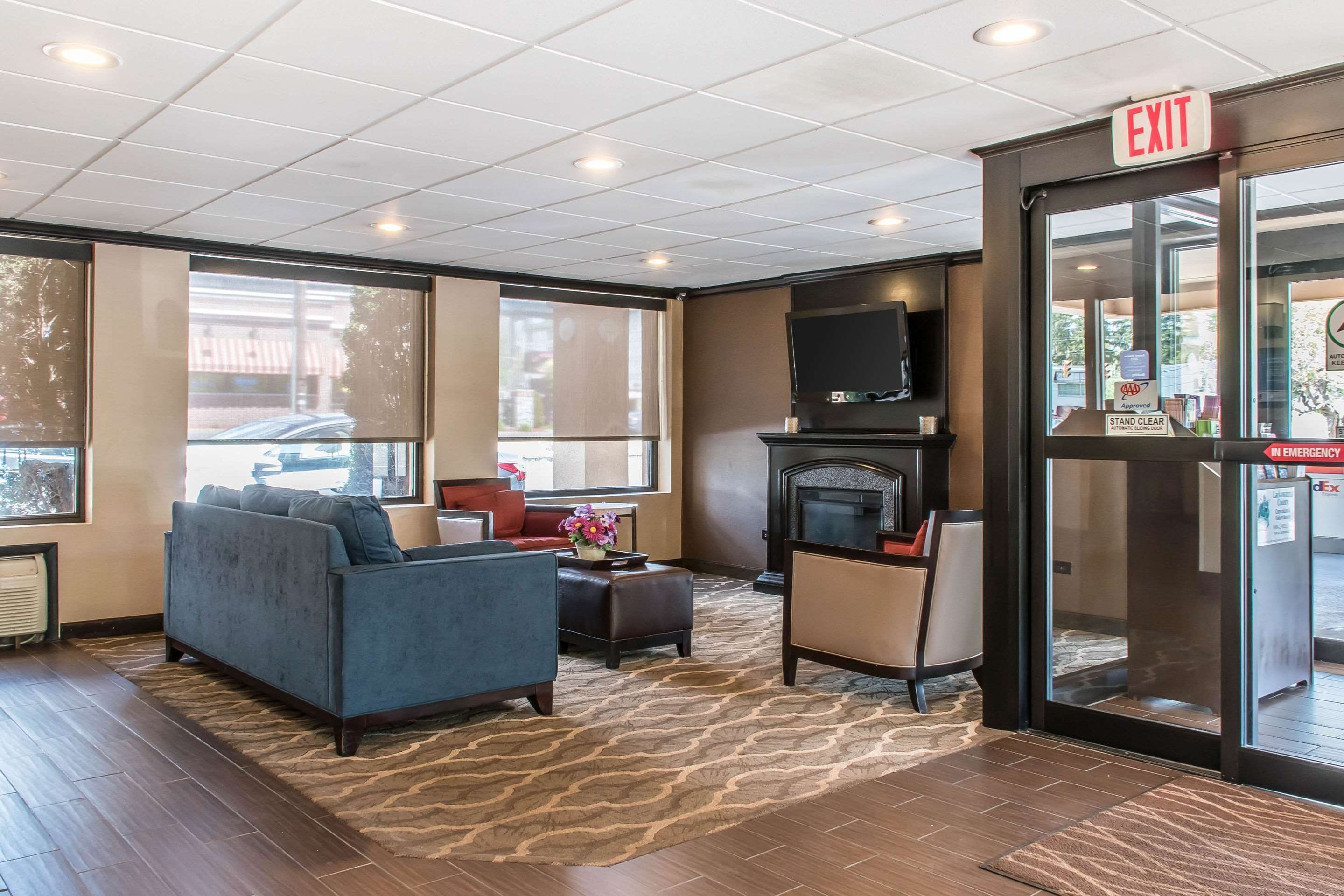 Spacious lobby | Comfort Inn
