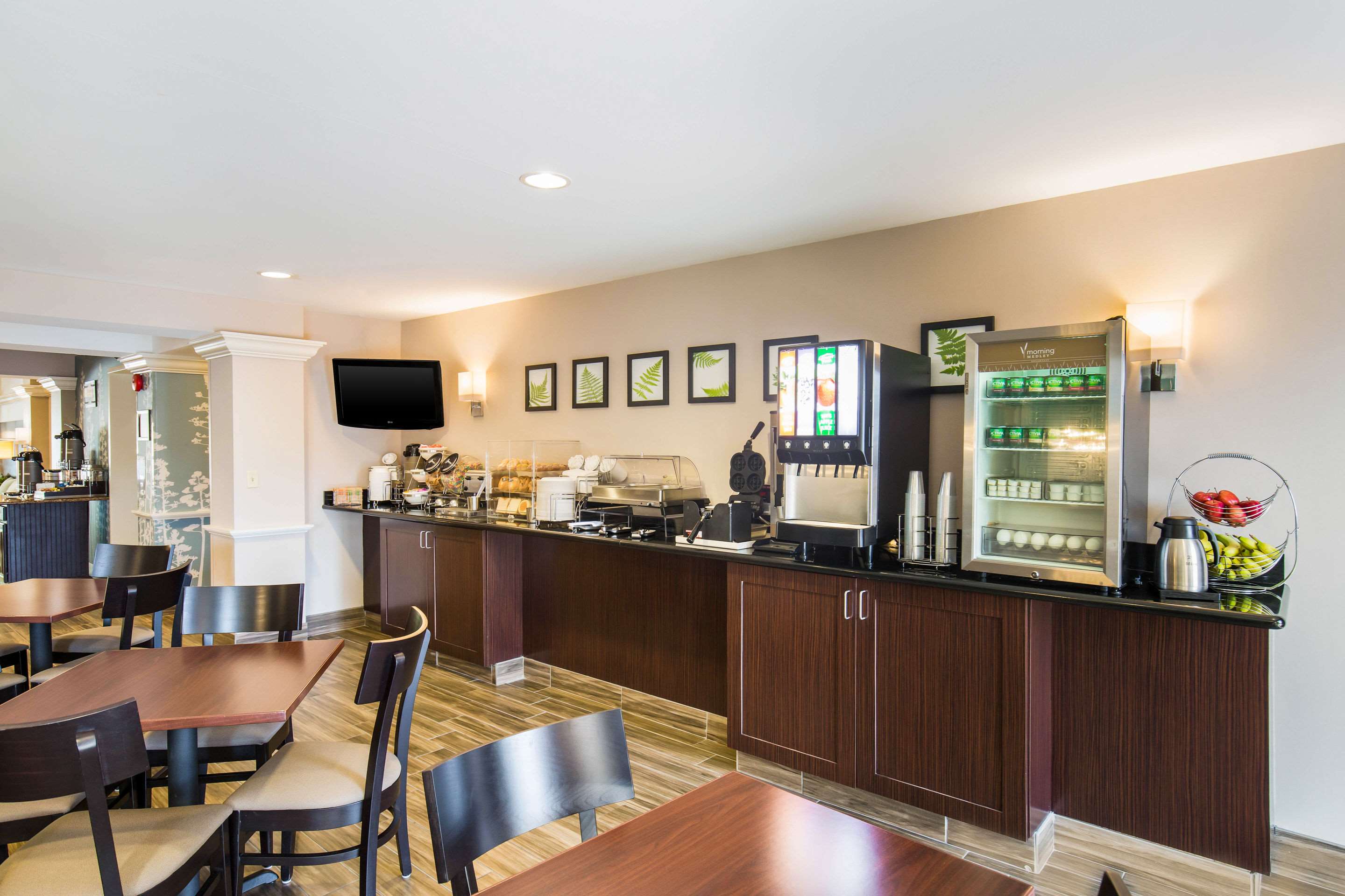 Breakfast area | Sleep Inn & Suites Dunmore