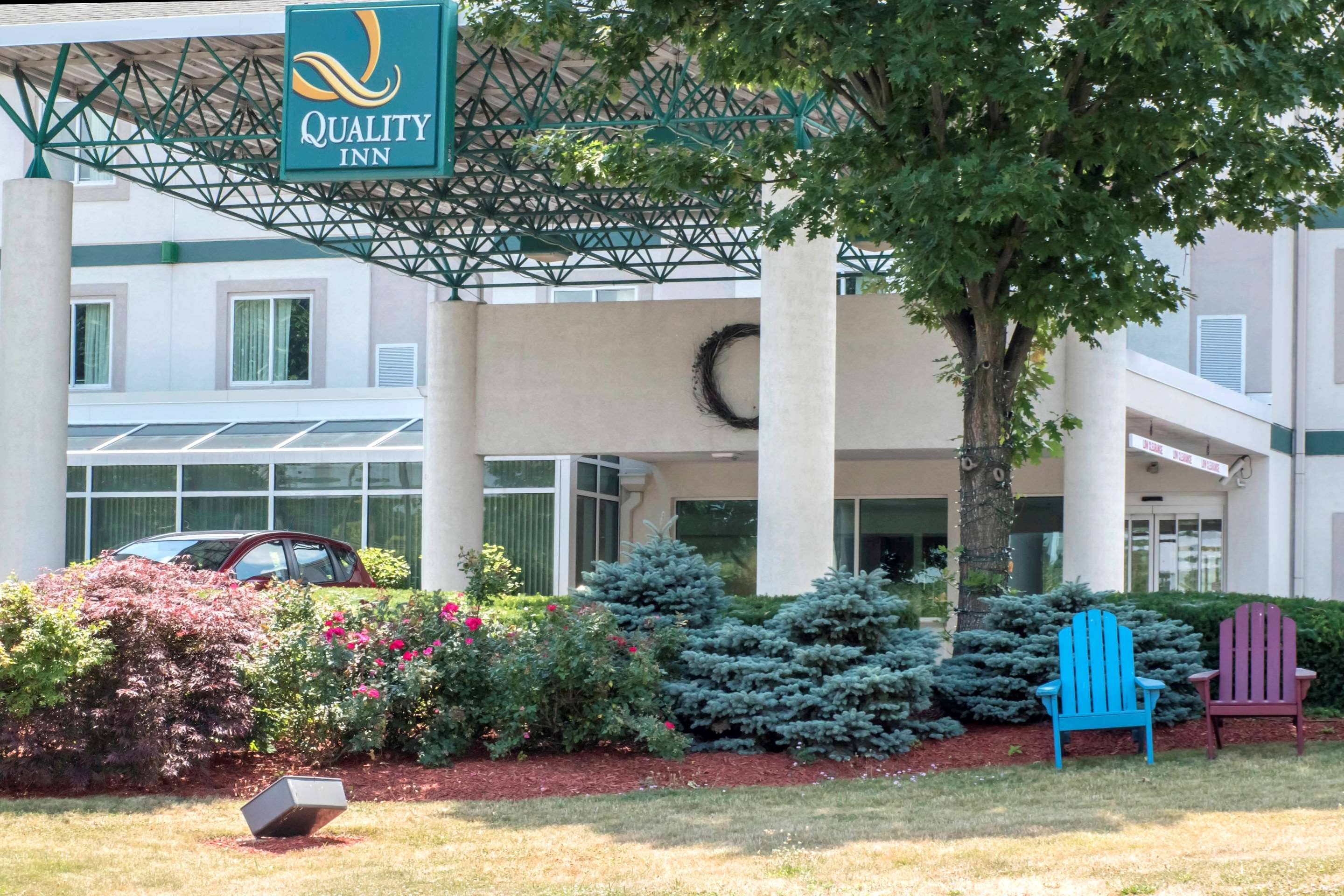 Hotel entrance | Quality Inn Near University Park