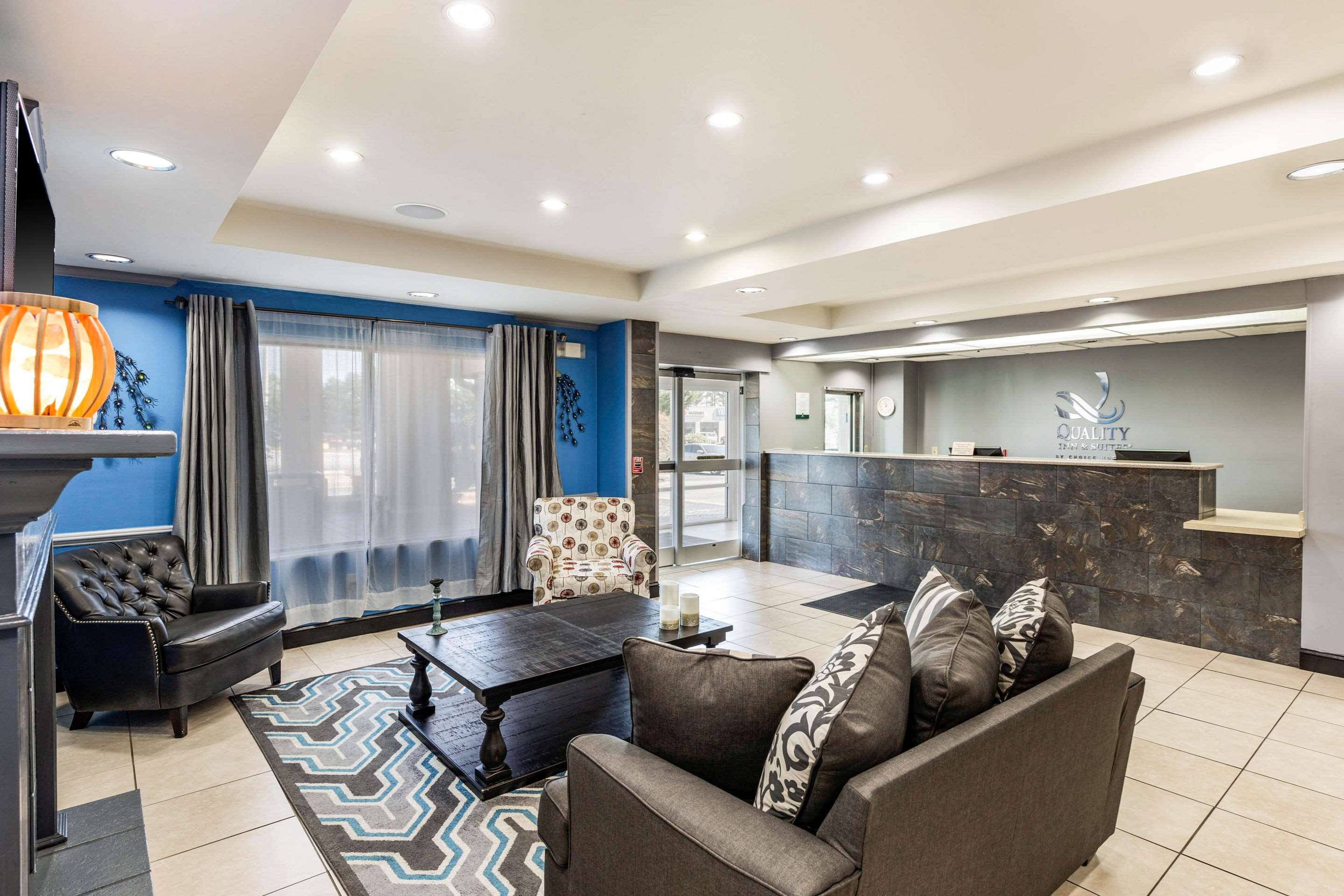 Lobby with sitting area