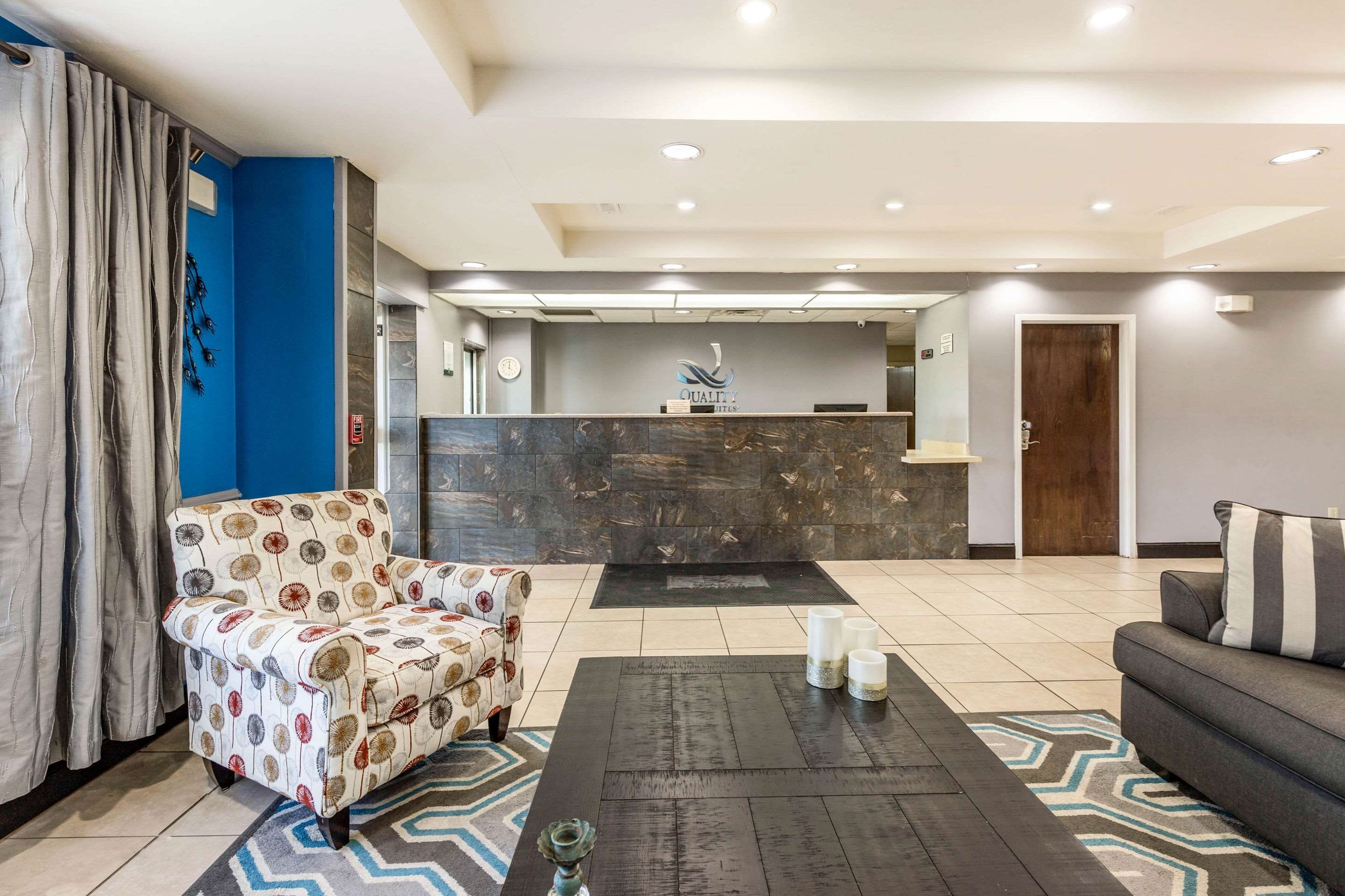 Lobby with sitting area