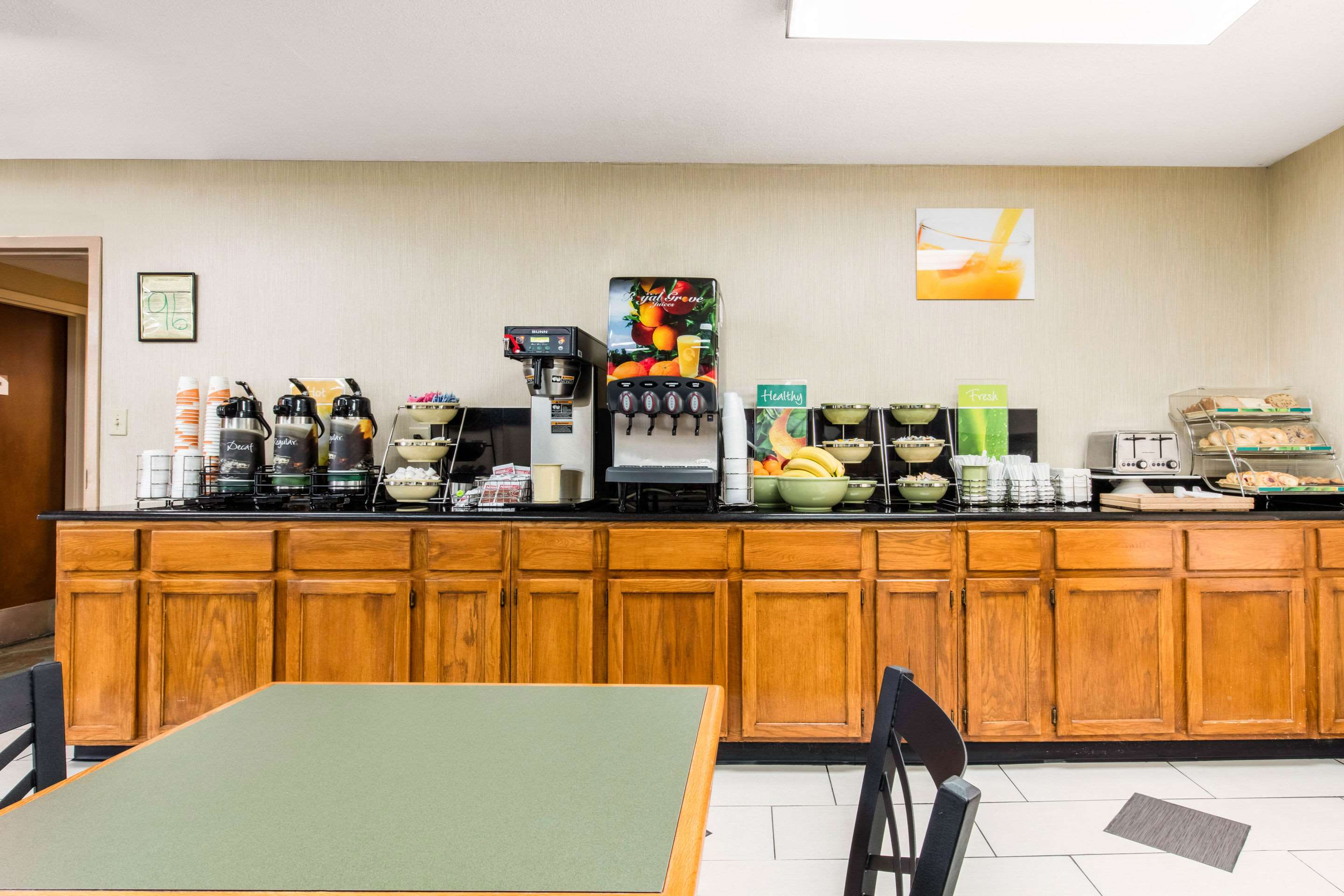 Breakfast counter | Quality Inn Opryland Area