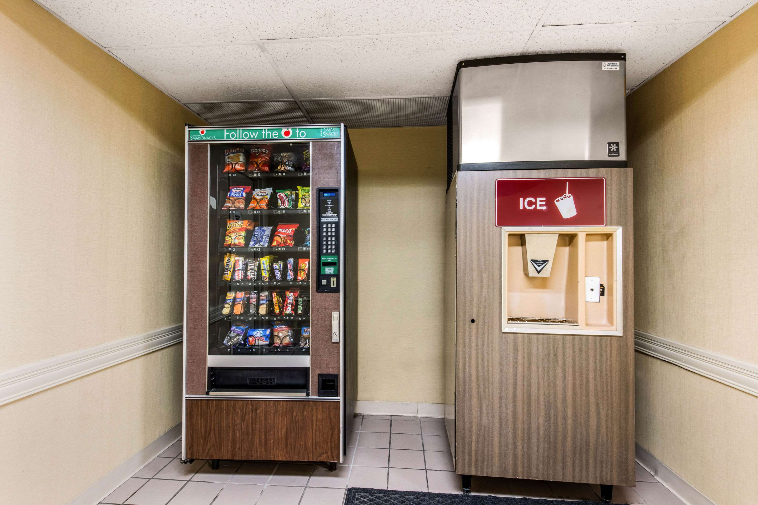 Hotel vending area | Quality Inn Opryland Area