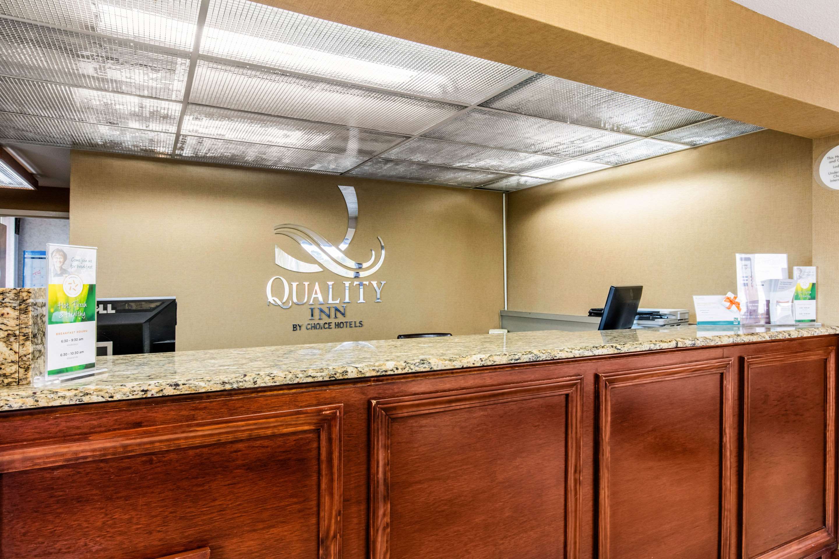 Front desk | Quality Inn Opryland Area