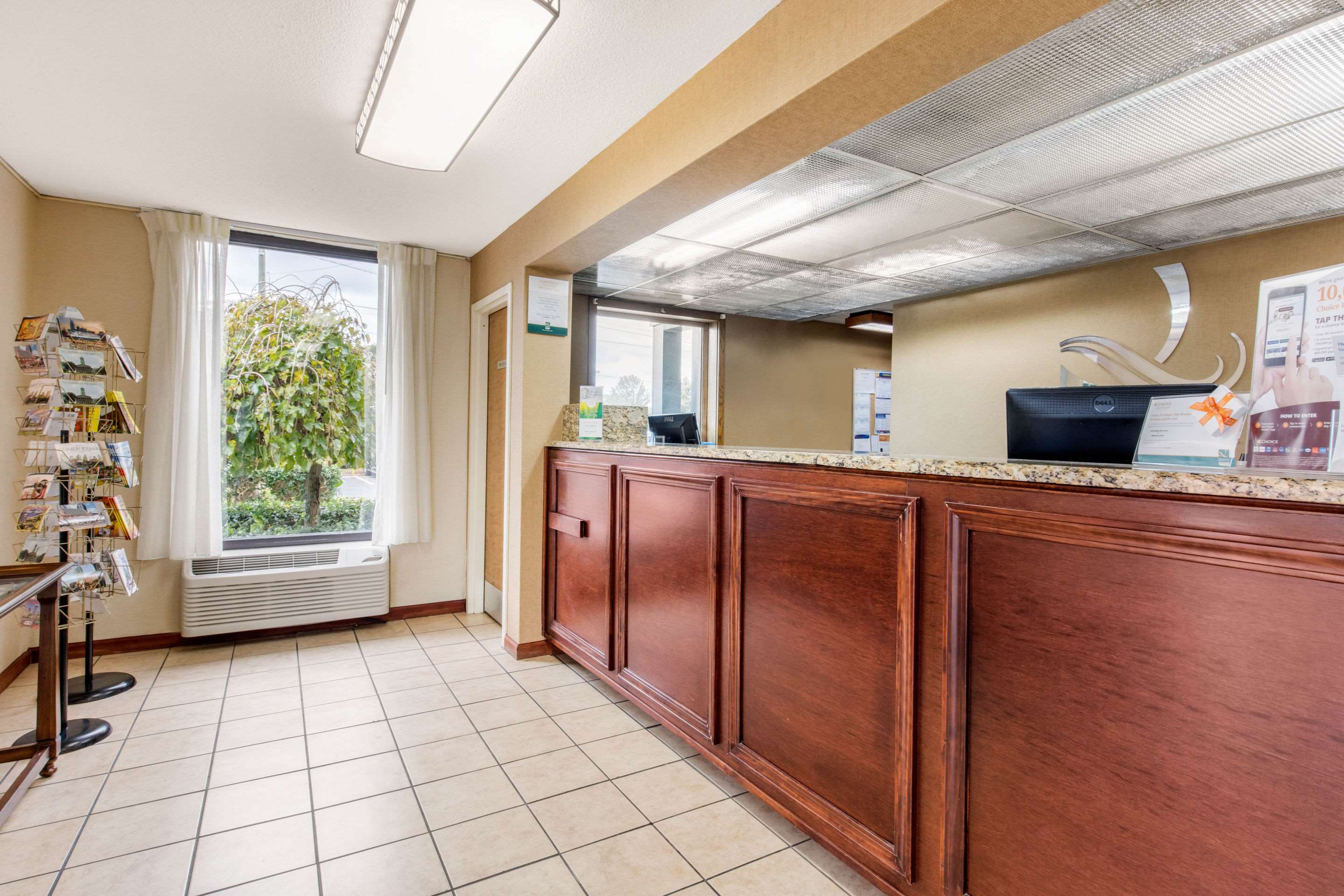 Front desk | Quality Inn Opryland Area