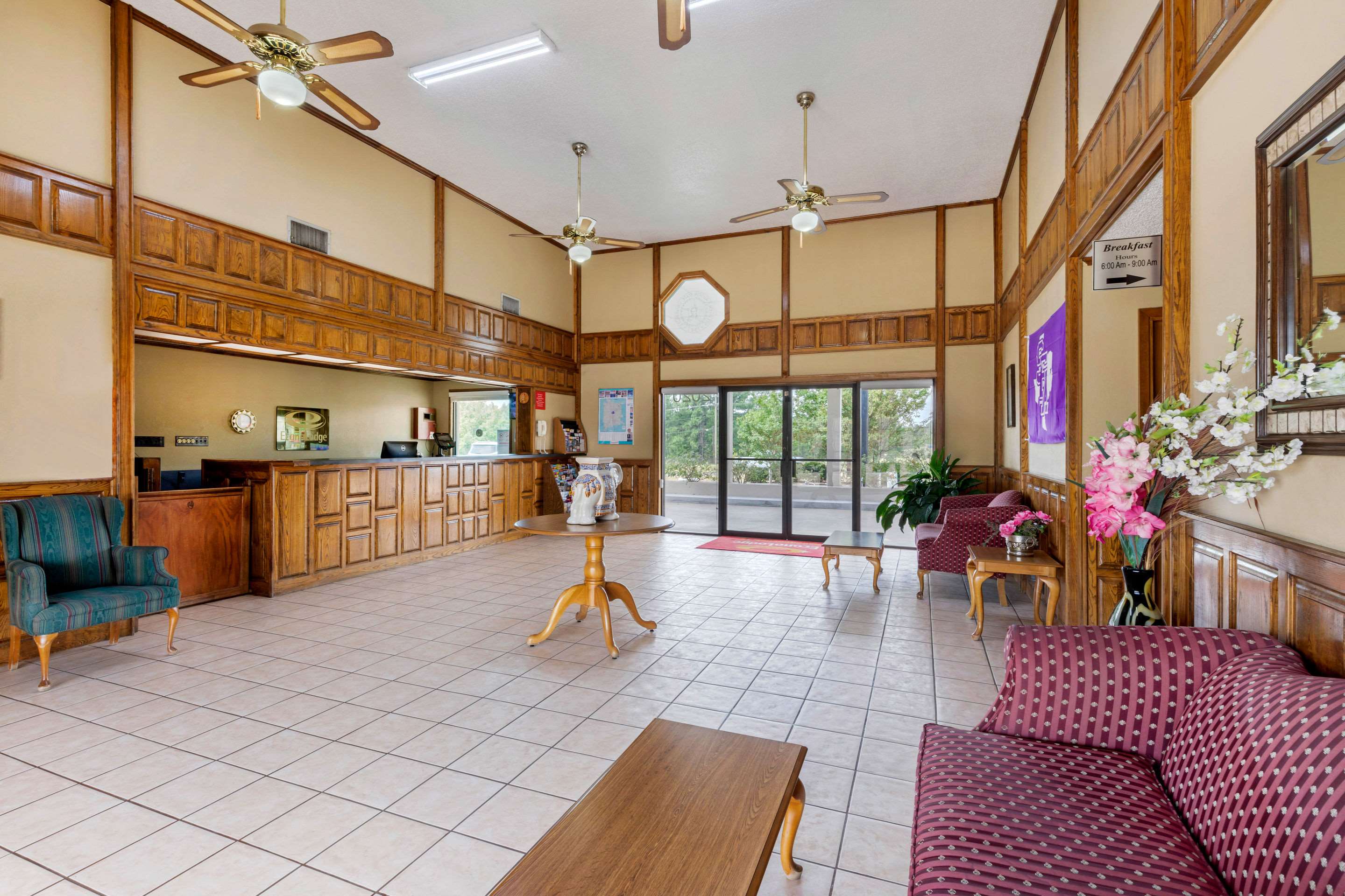Hotel lobby | Econo Lodge Nacogdoches University Area