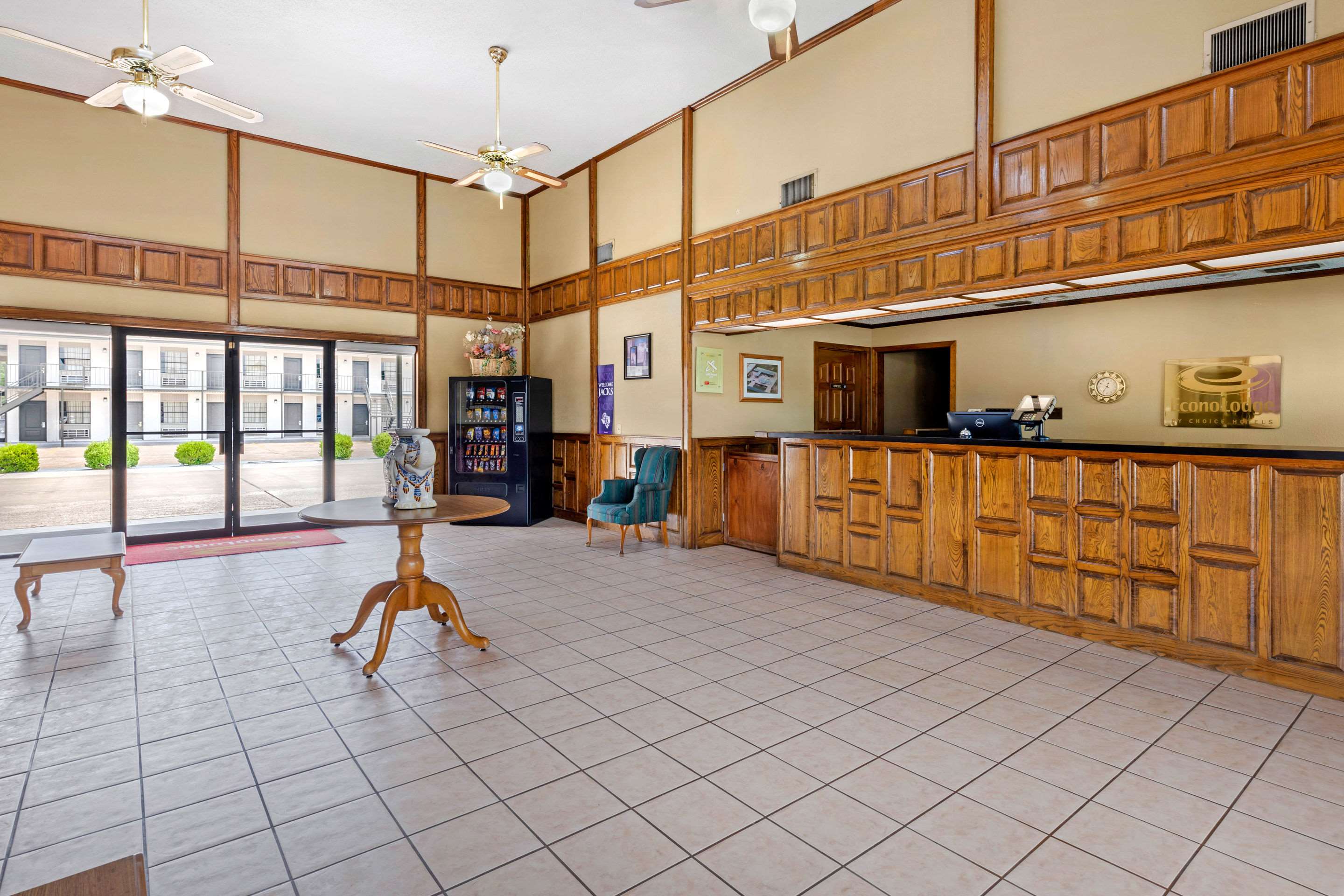 Front desk | Econo Lodge Nacogdoches University Area