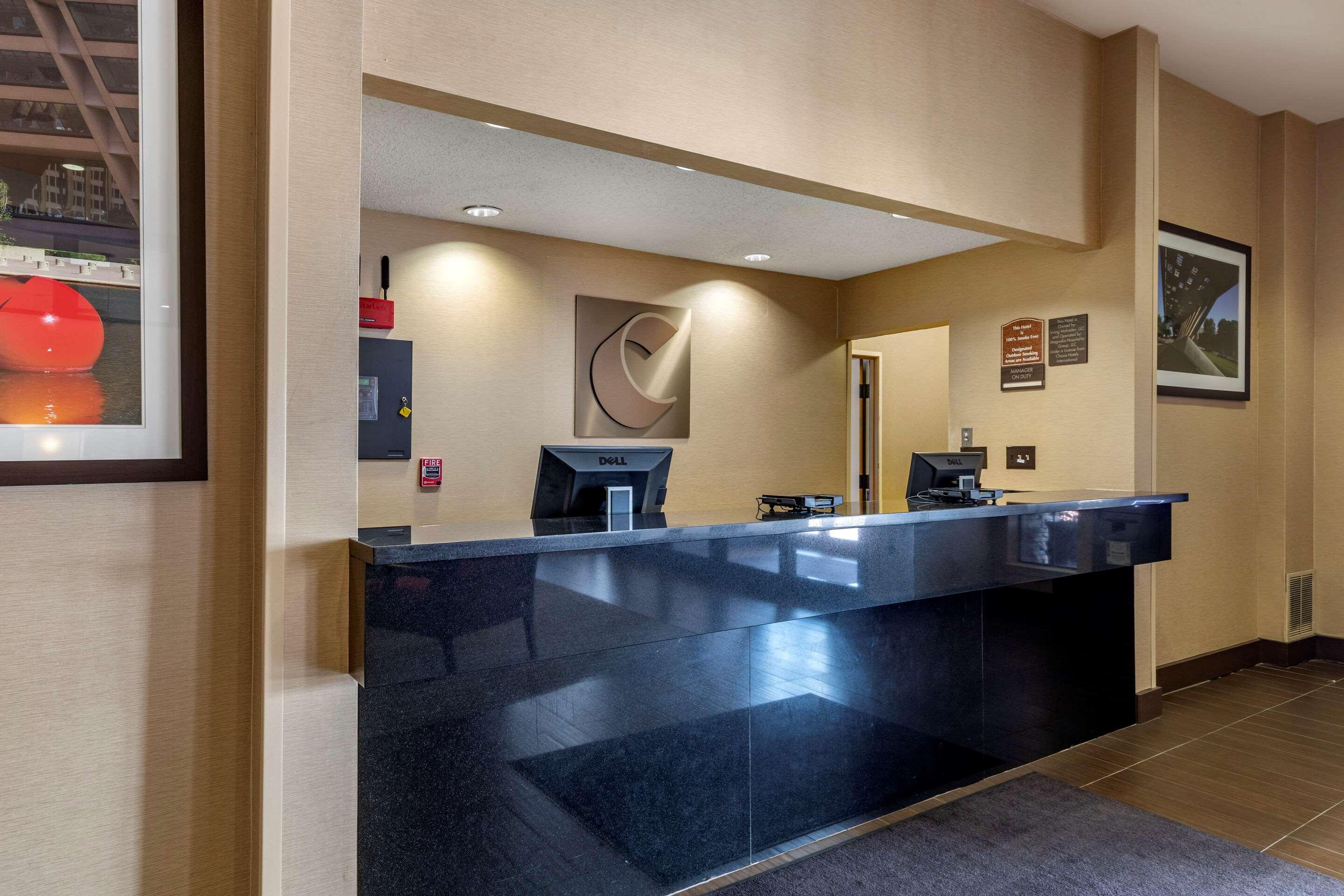 Front desk | Comfort Inn DFW North-Irving