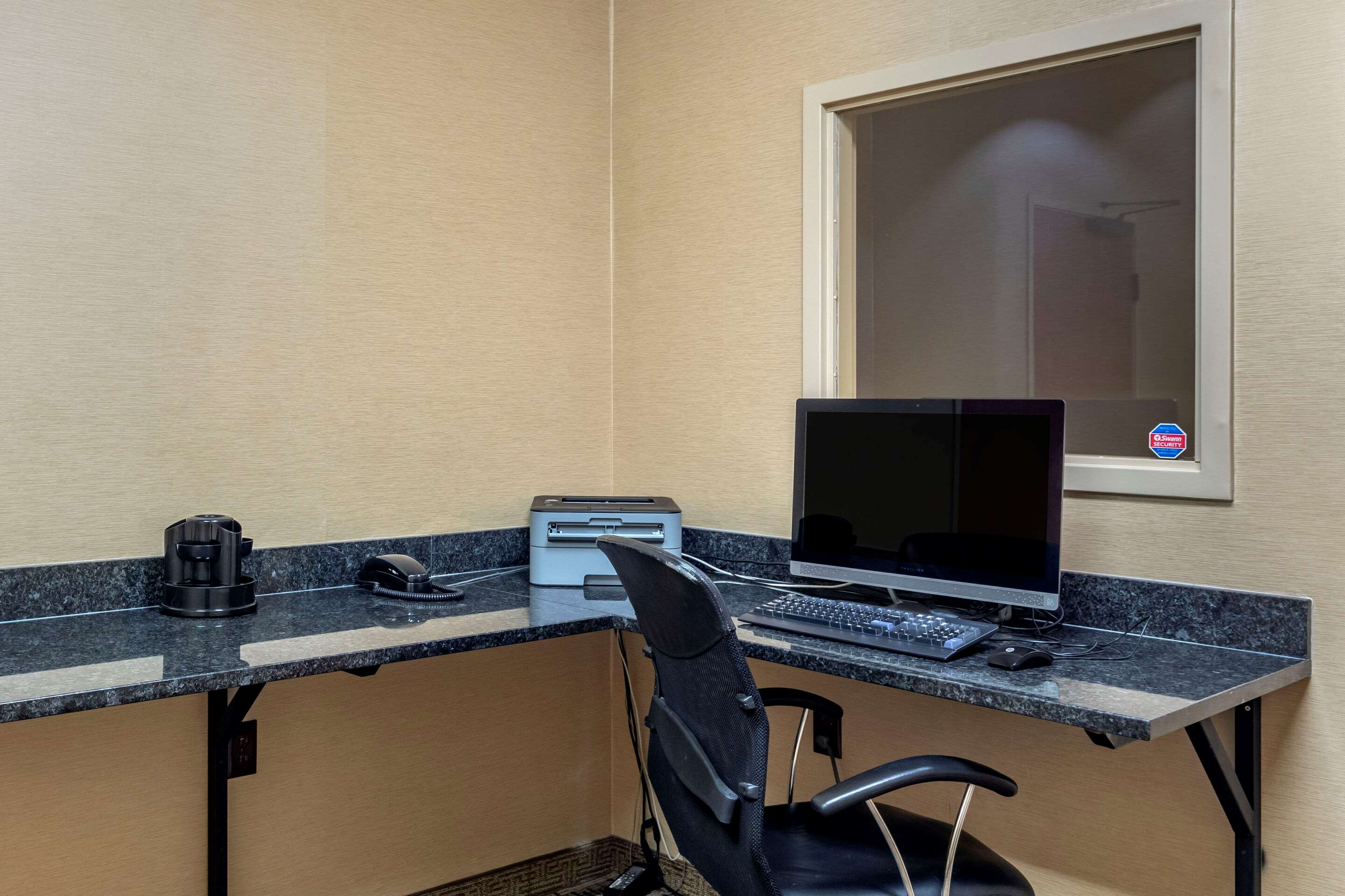 Business center | Comfort Inn DFW North-Irving