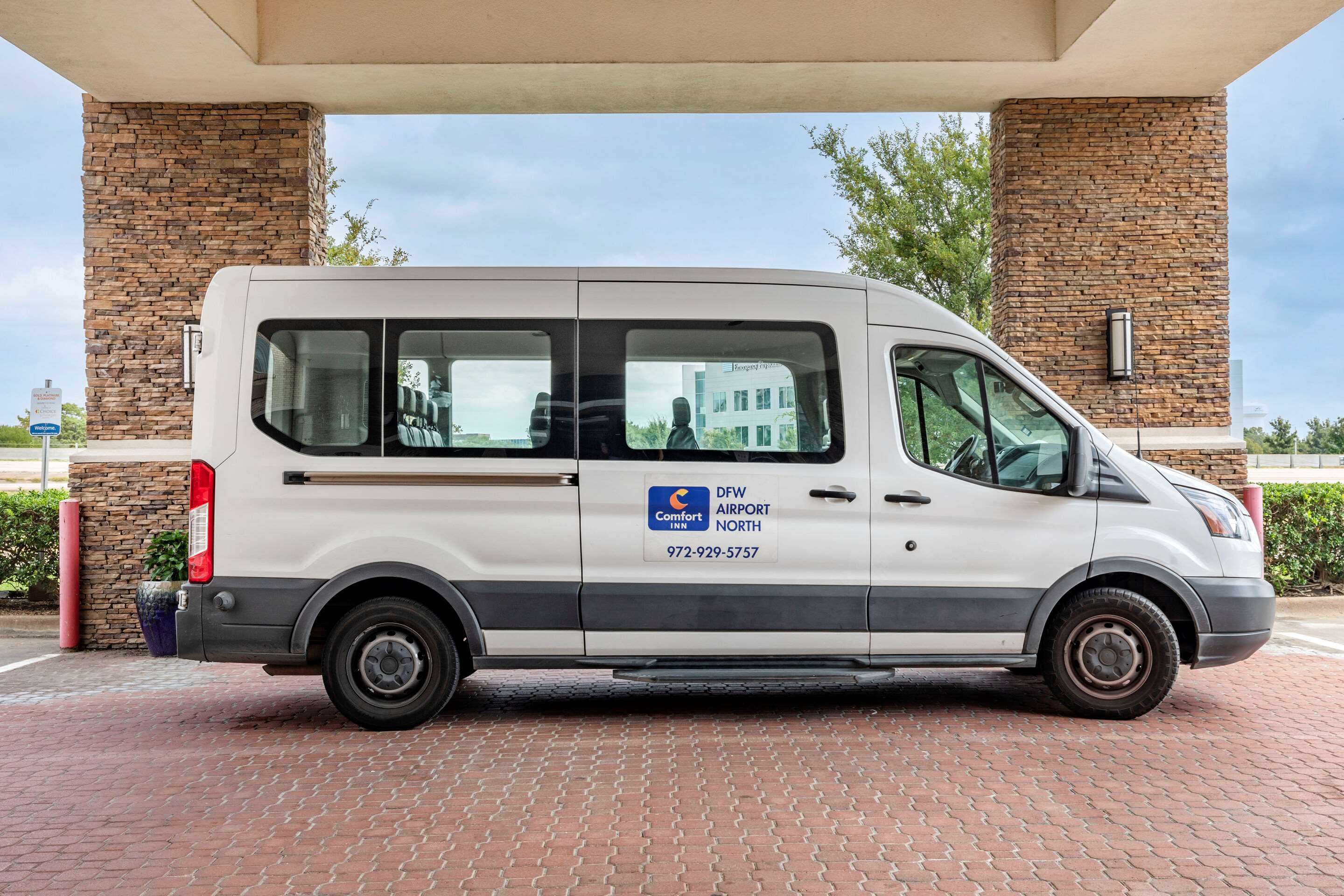 Van | Comfort Inn DFW North-Irving