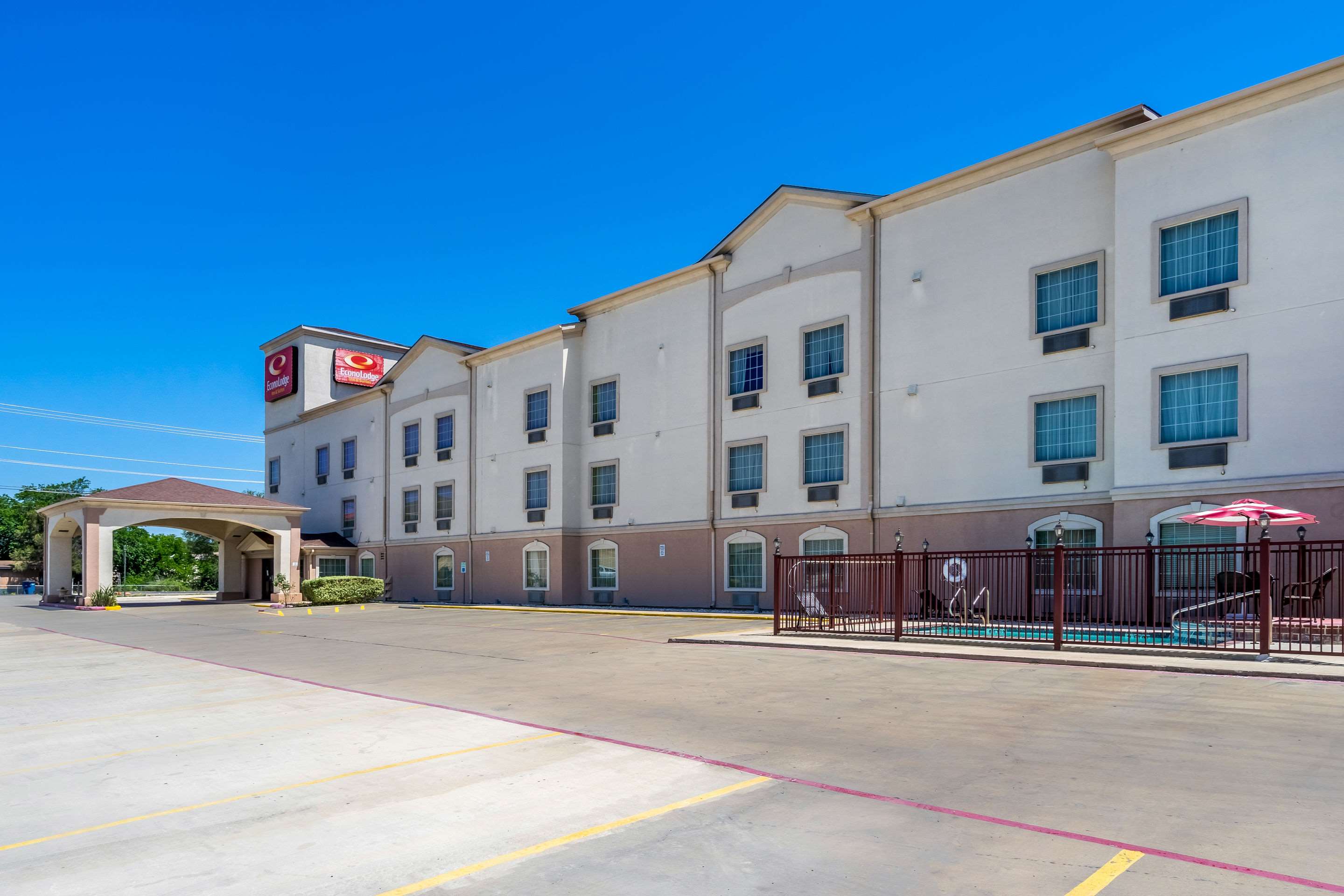 Hotel exterior | AmericInn by Wyndham New Braunfels