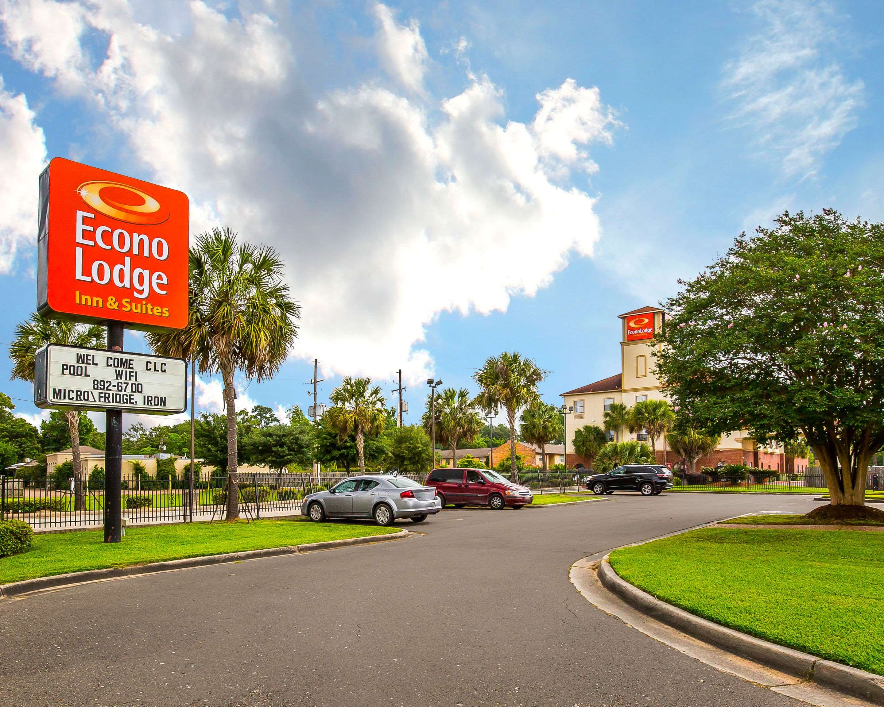 Hotel exterior | Econo Lodge Inn & Suites Beaumont