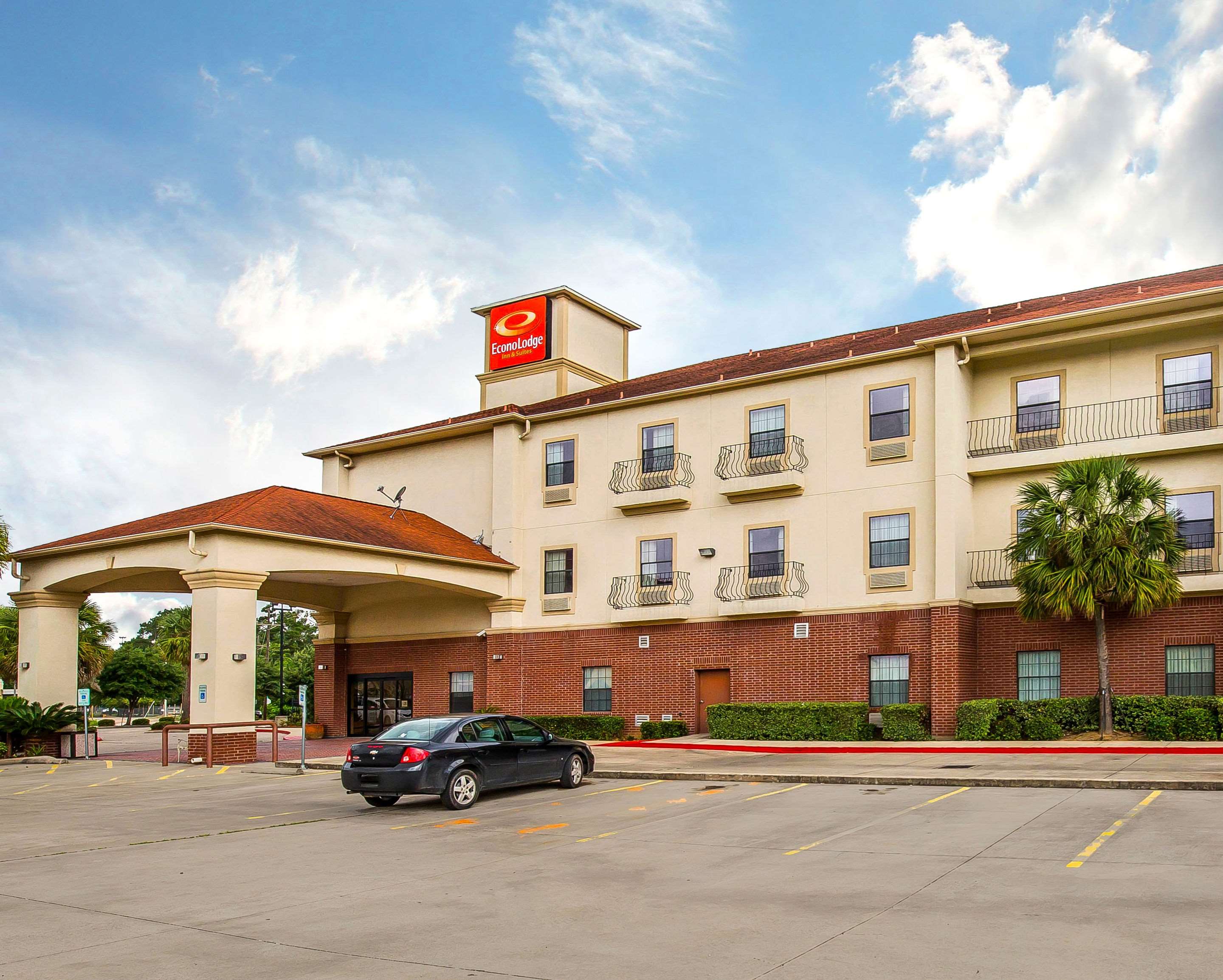 Hotel near popular attractions | Econo Lodge Inn & Suites Beaumont
