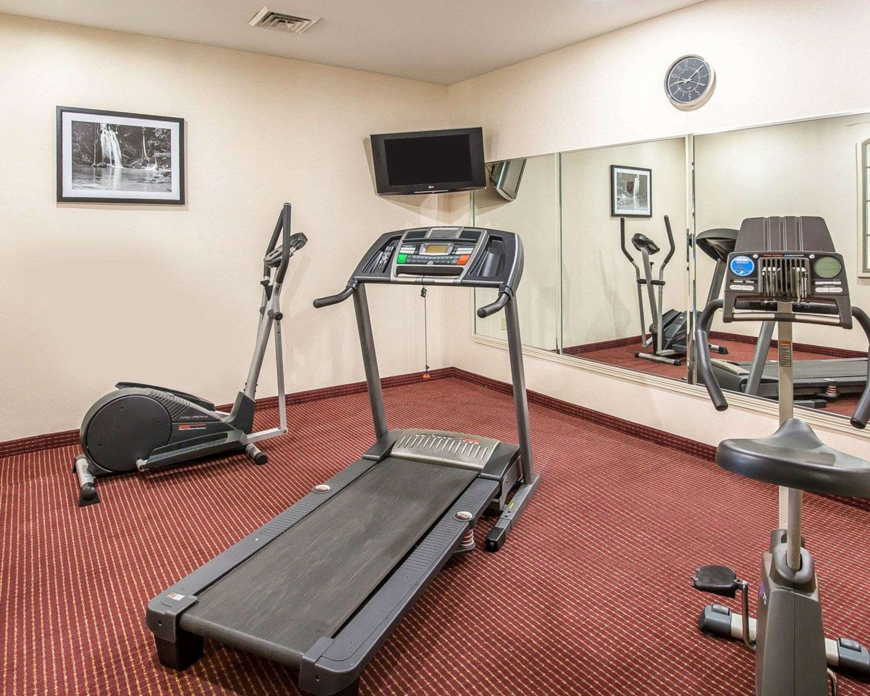 Fitness center with television | Econo Lodge Inn & Suites Beaumont