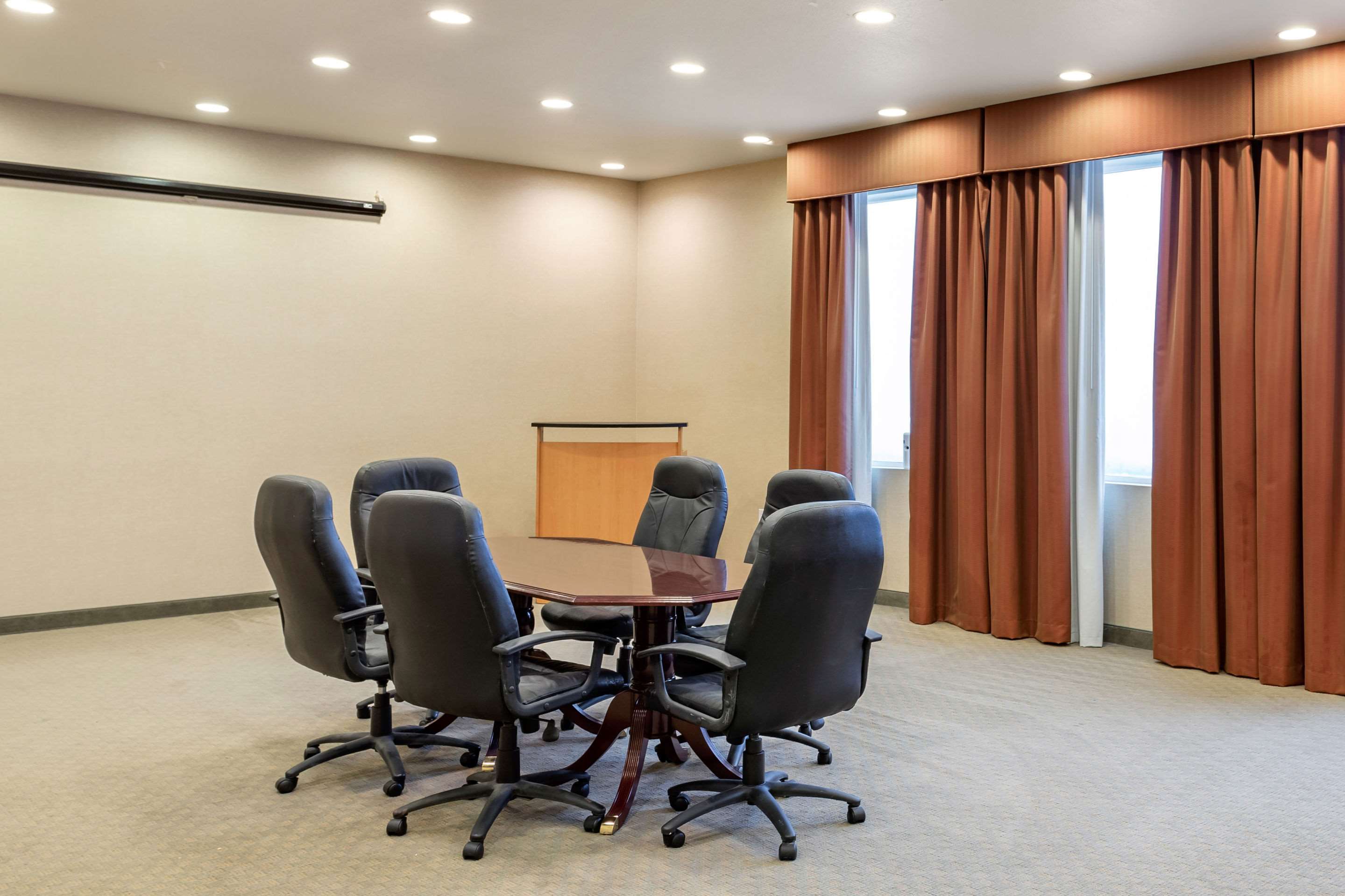 Meeting room | Quality Inn & Suites La Porte