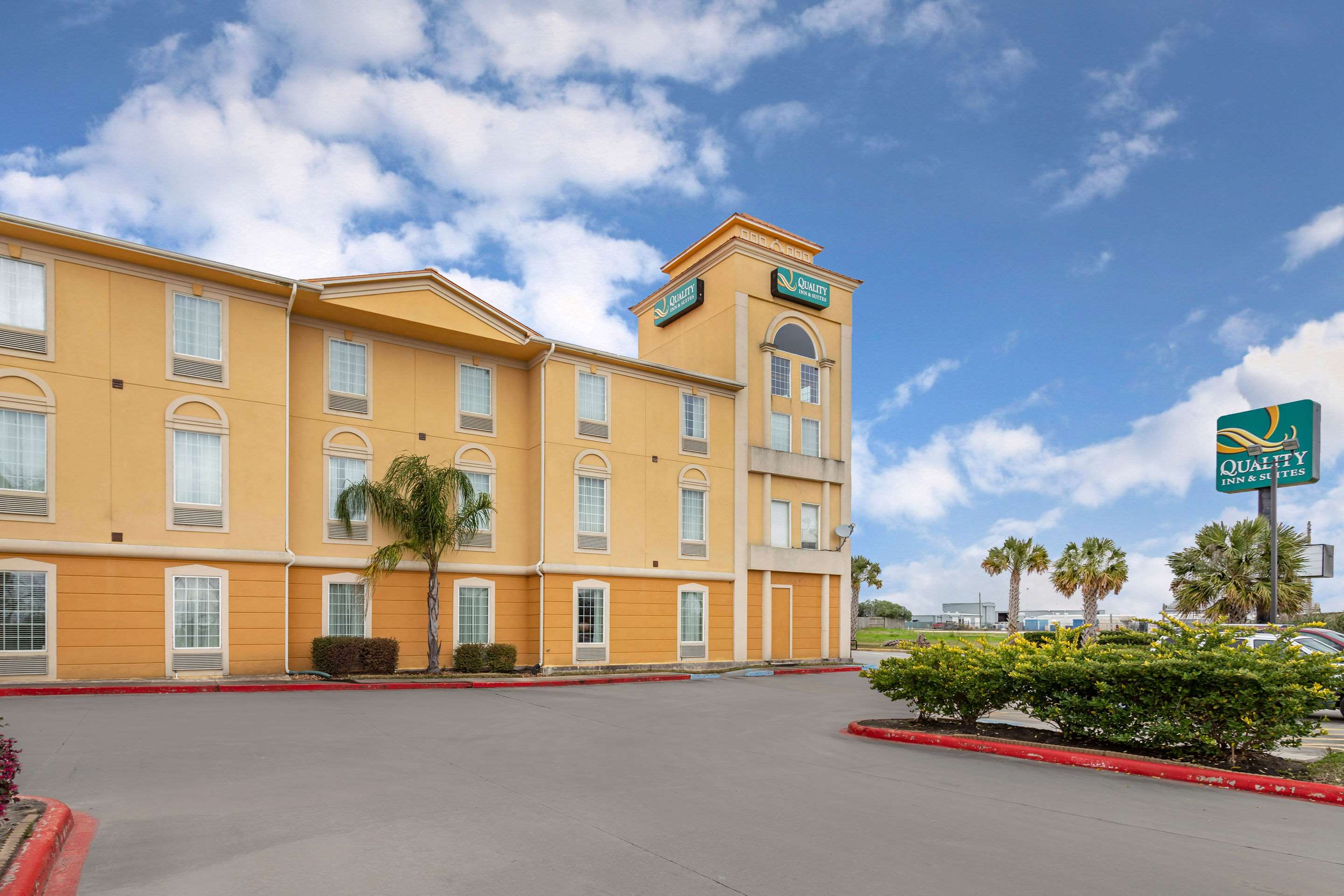 Hotel exterior | Quality Inn & Suites La Porte