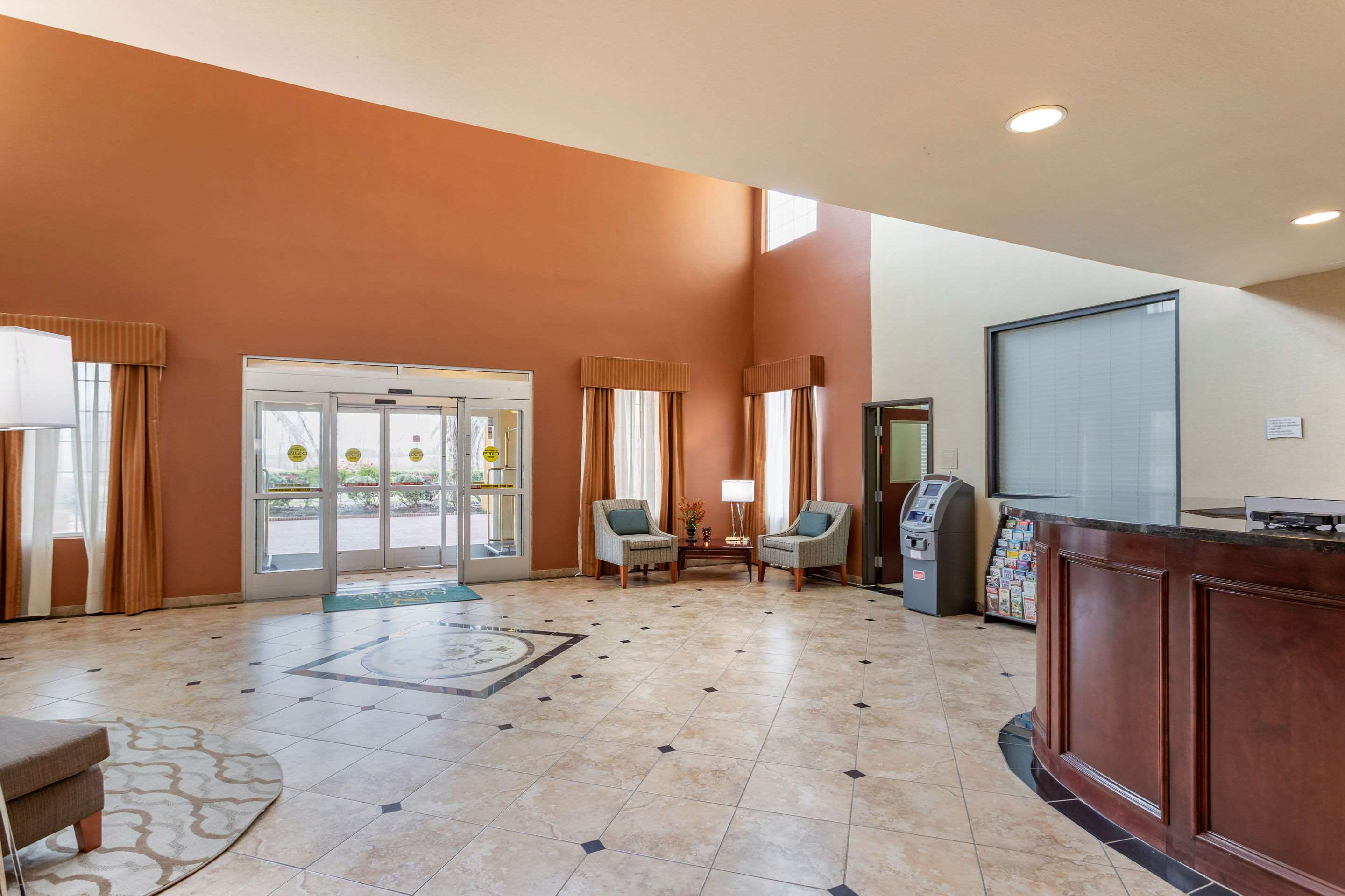 Hotel lobby | Quality Inn & Suites La Porte