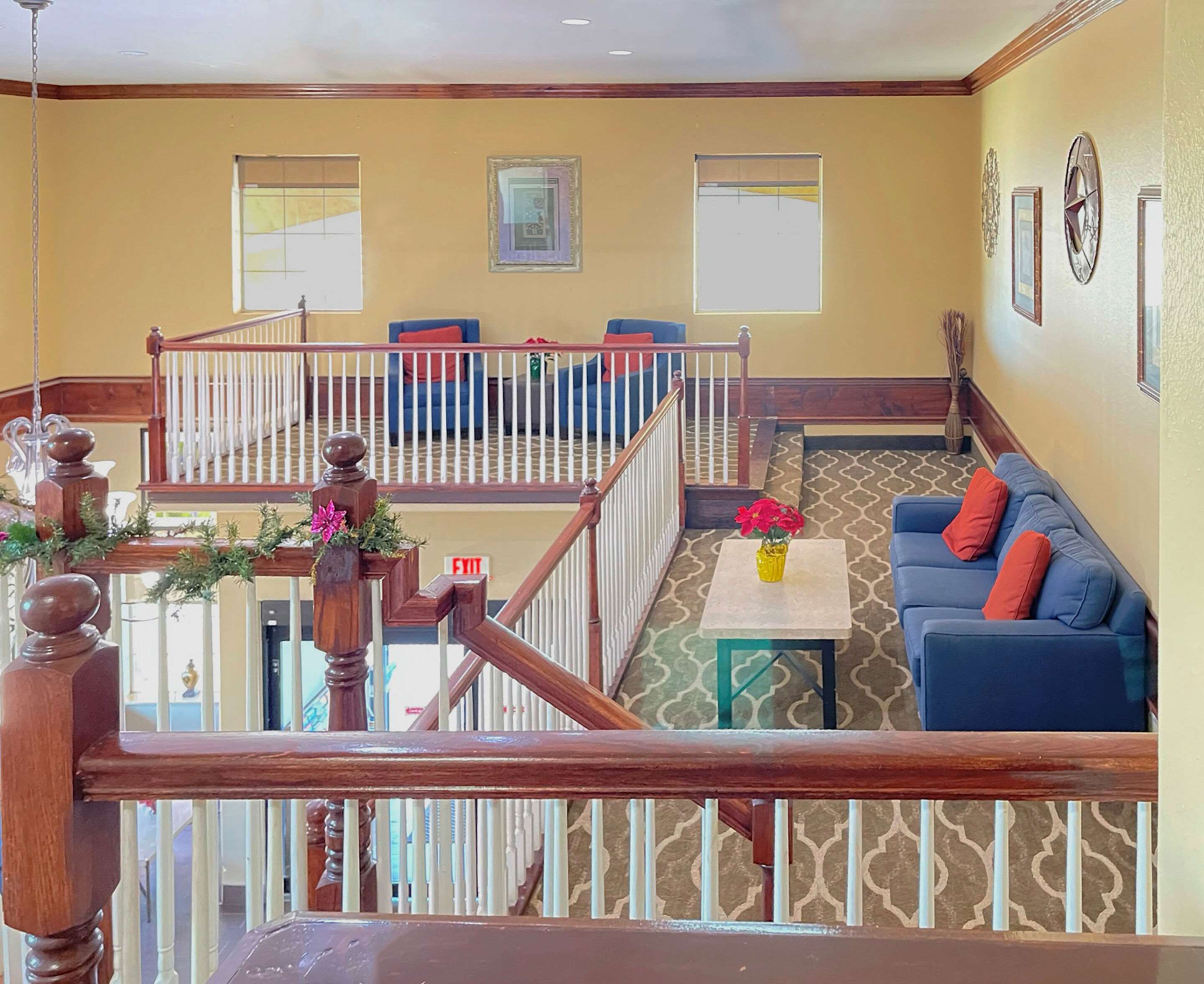 Lobby with sitting area | Best Western Texas City