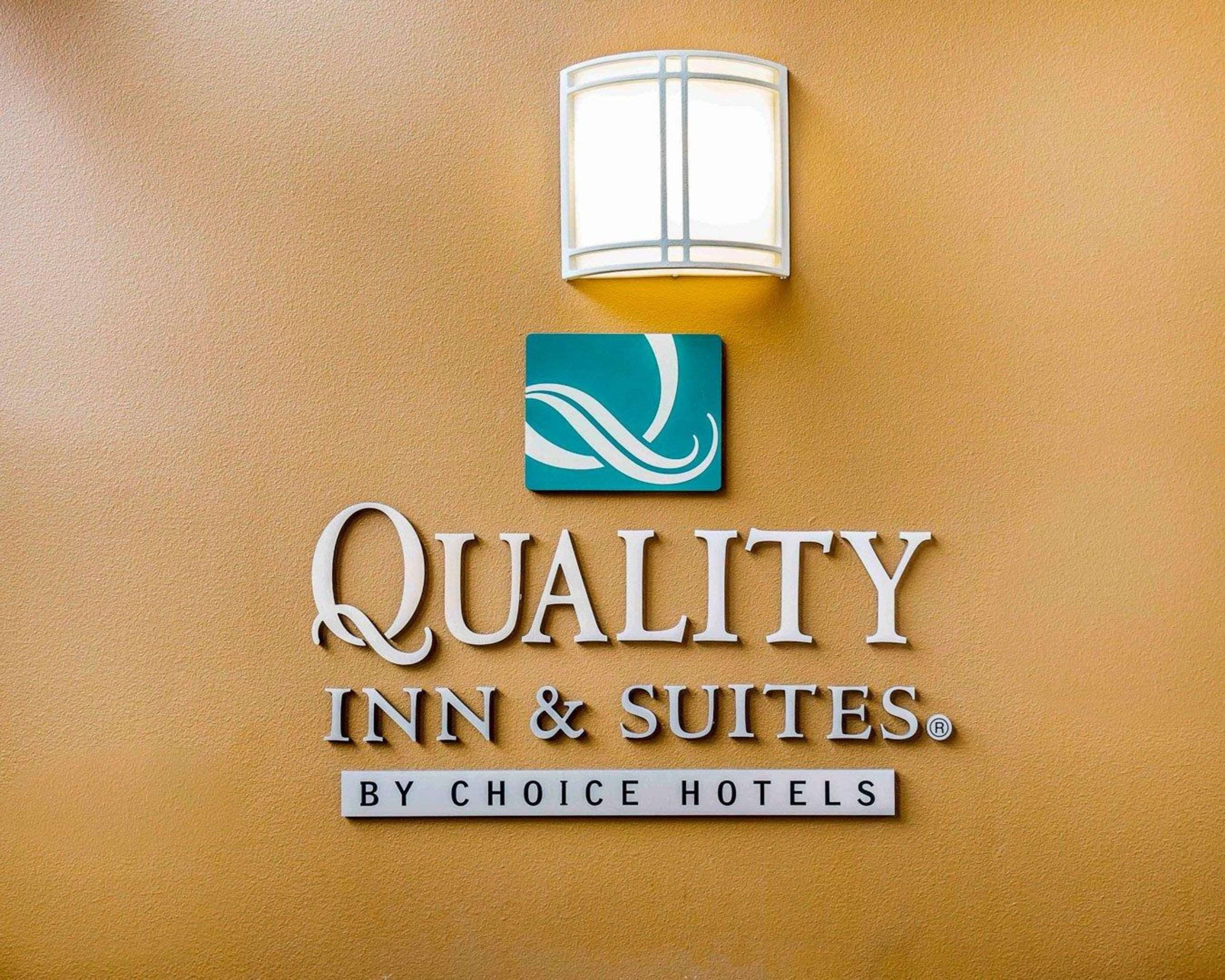 Front desk | Quality Inn & Suites Montclair