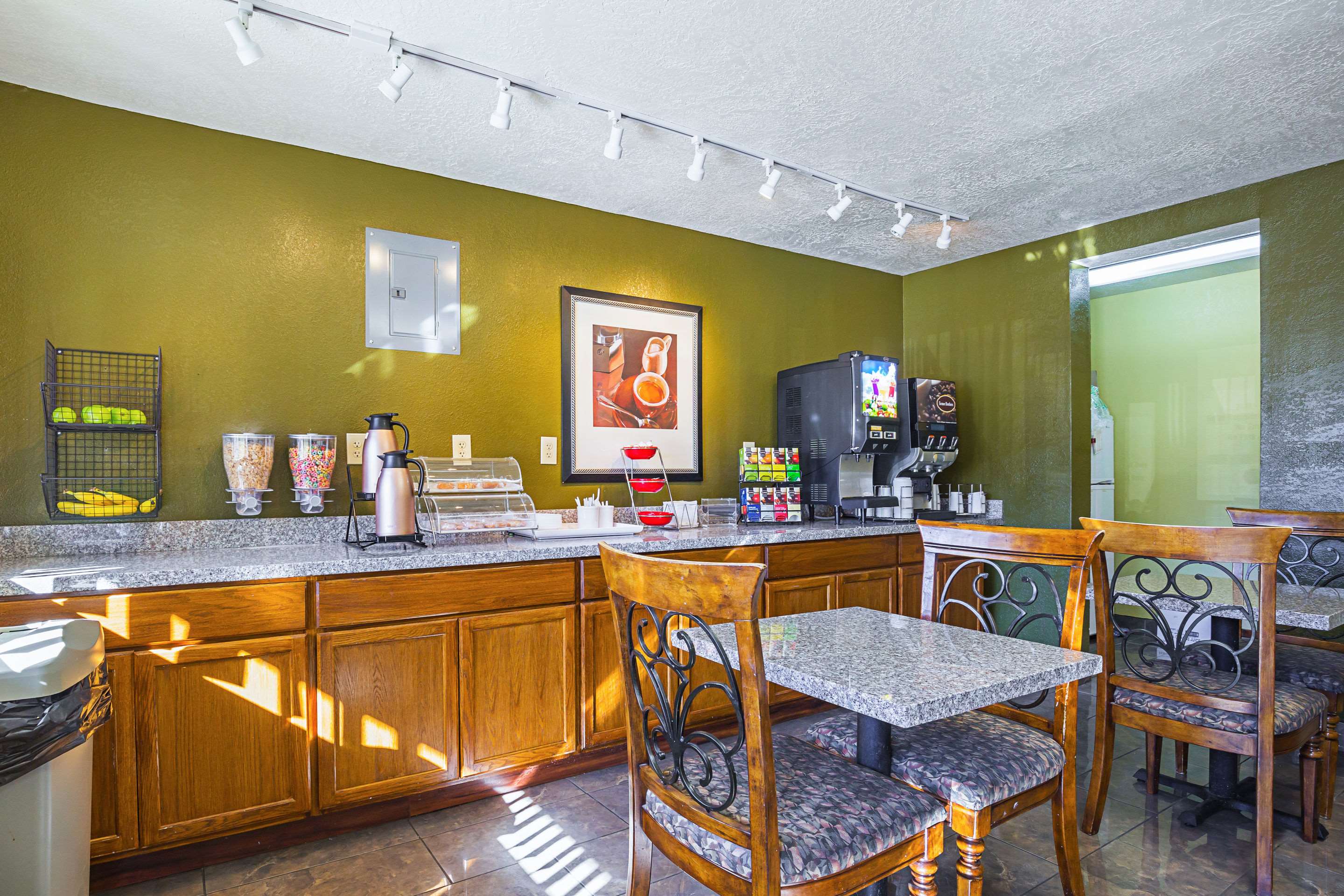 Free continental breakfast | Rodeway Inn Cedar City