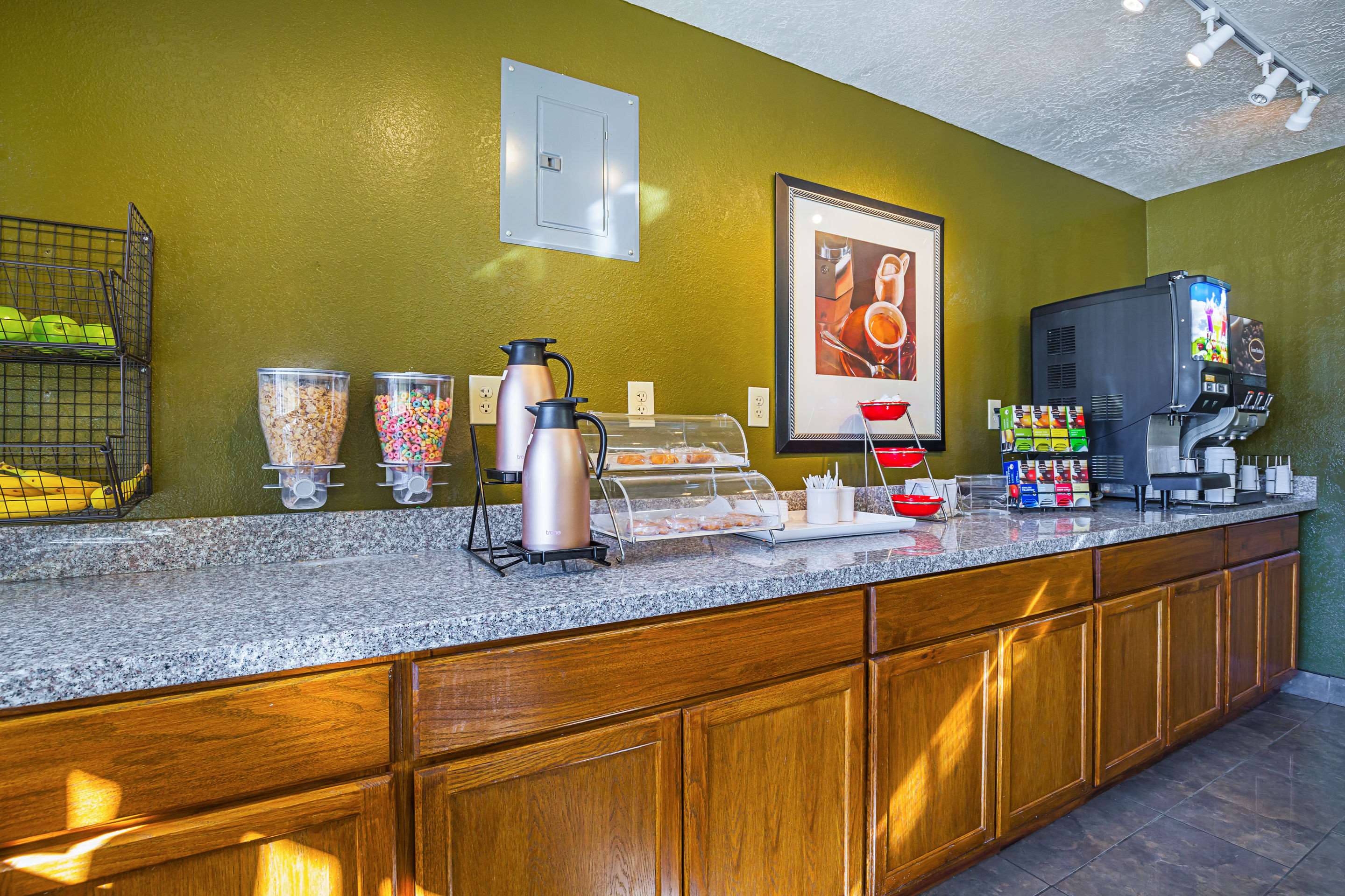 Breakfast counter | Rodeway Inn Cedar City