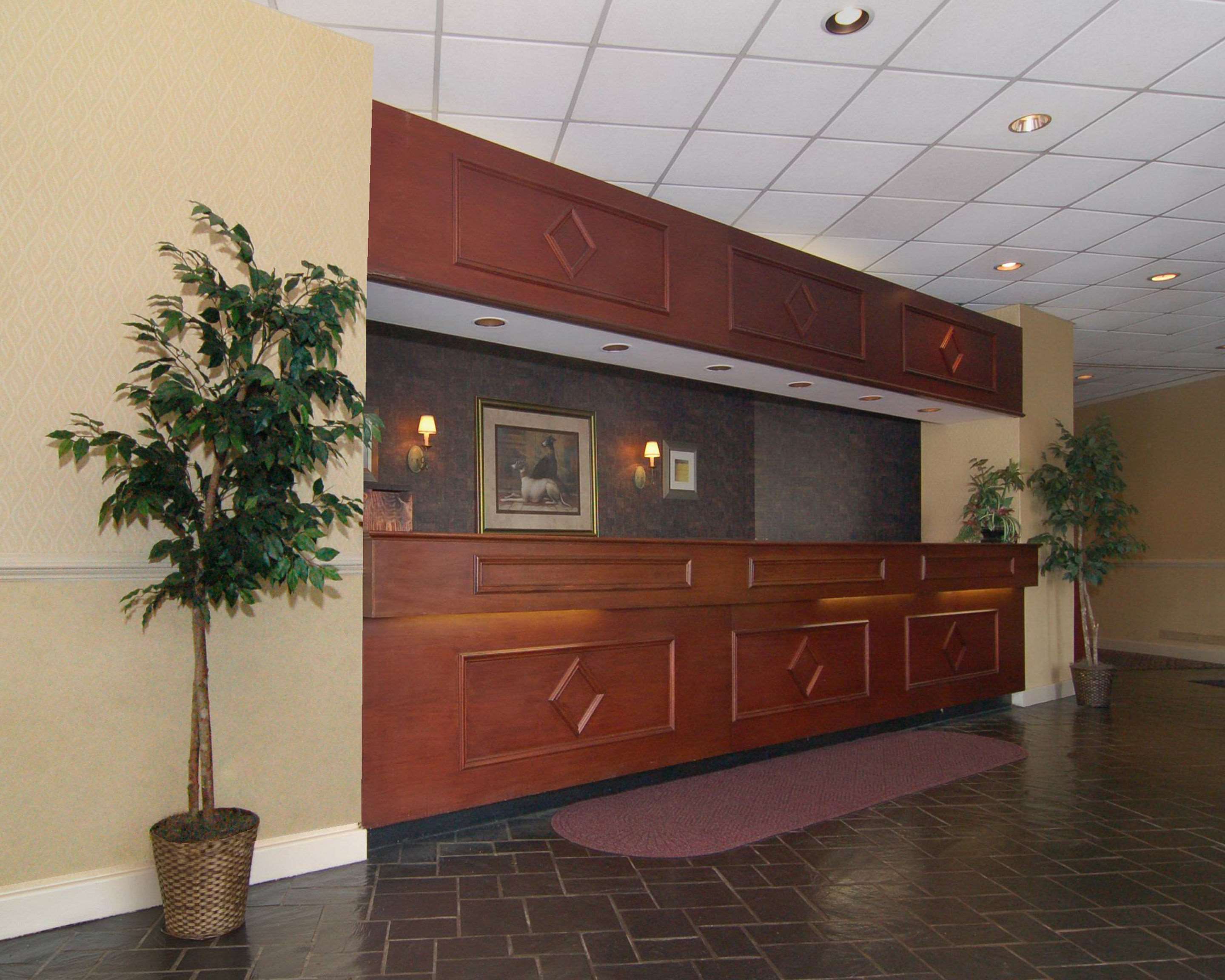 Hotel lobby | Rodeway Inn Sandston