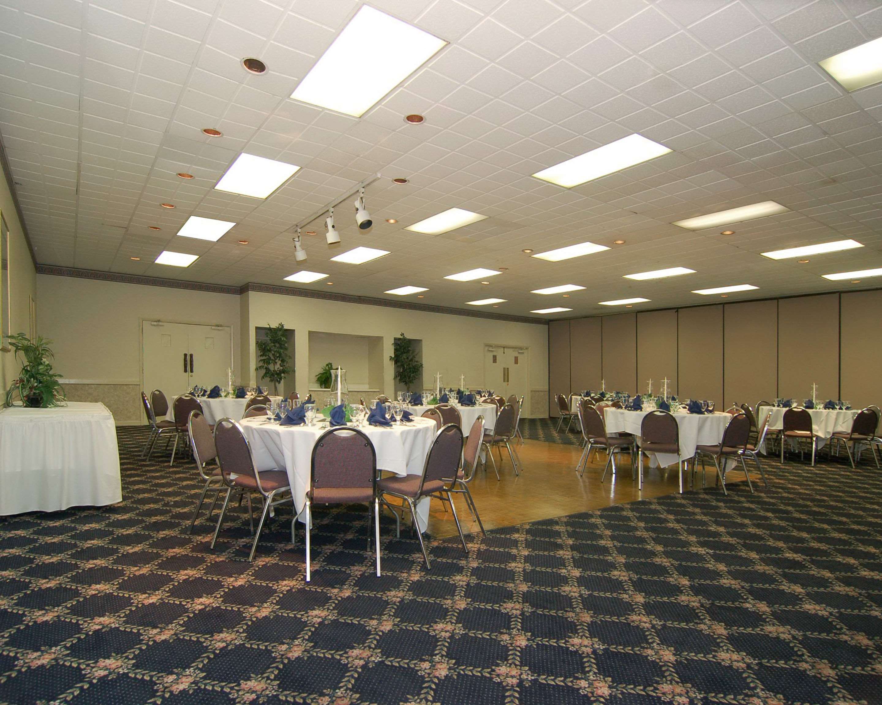 Banquet room | Rodeway Inn Sandston