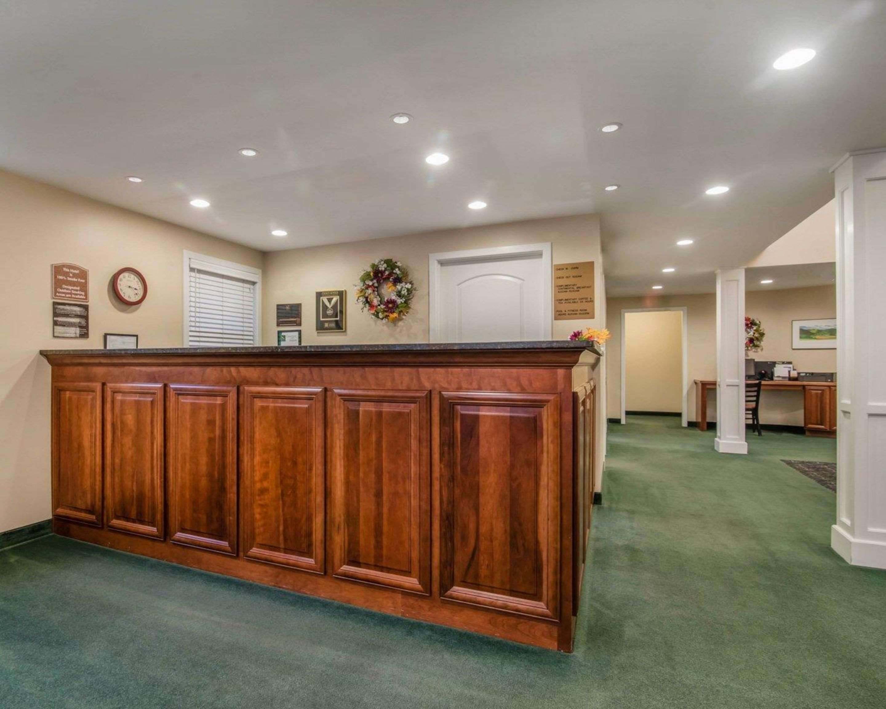 Front desk with friendly staff | Quality Inn At Quechee Gorge
