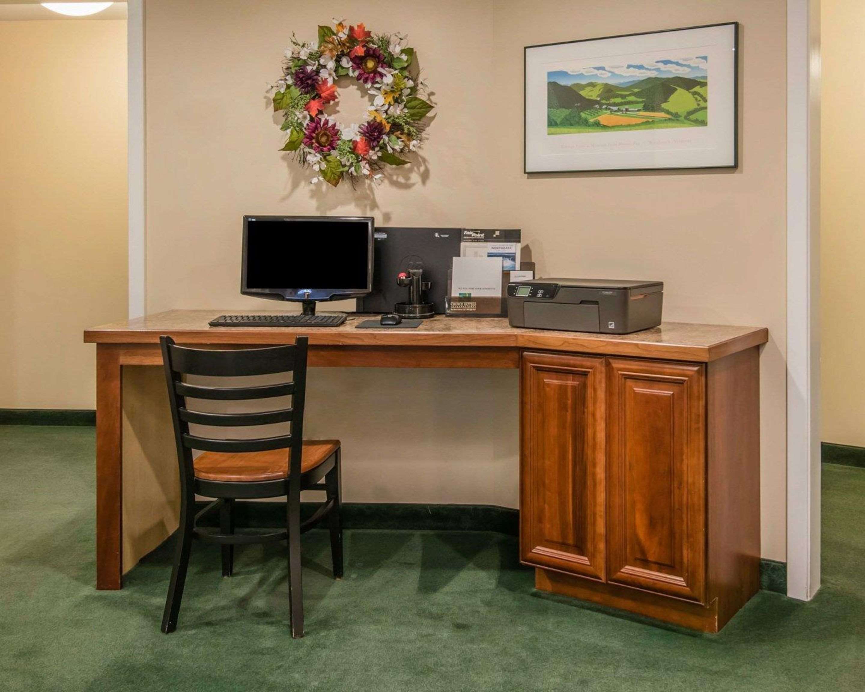 Business center with high-speed Internet access | Quality Inn At Quechee Gorge