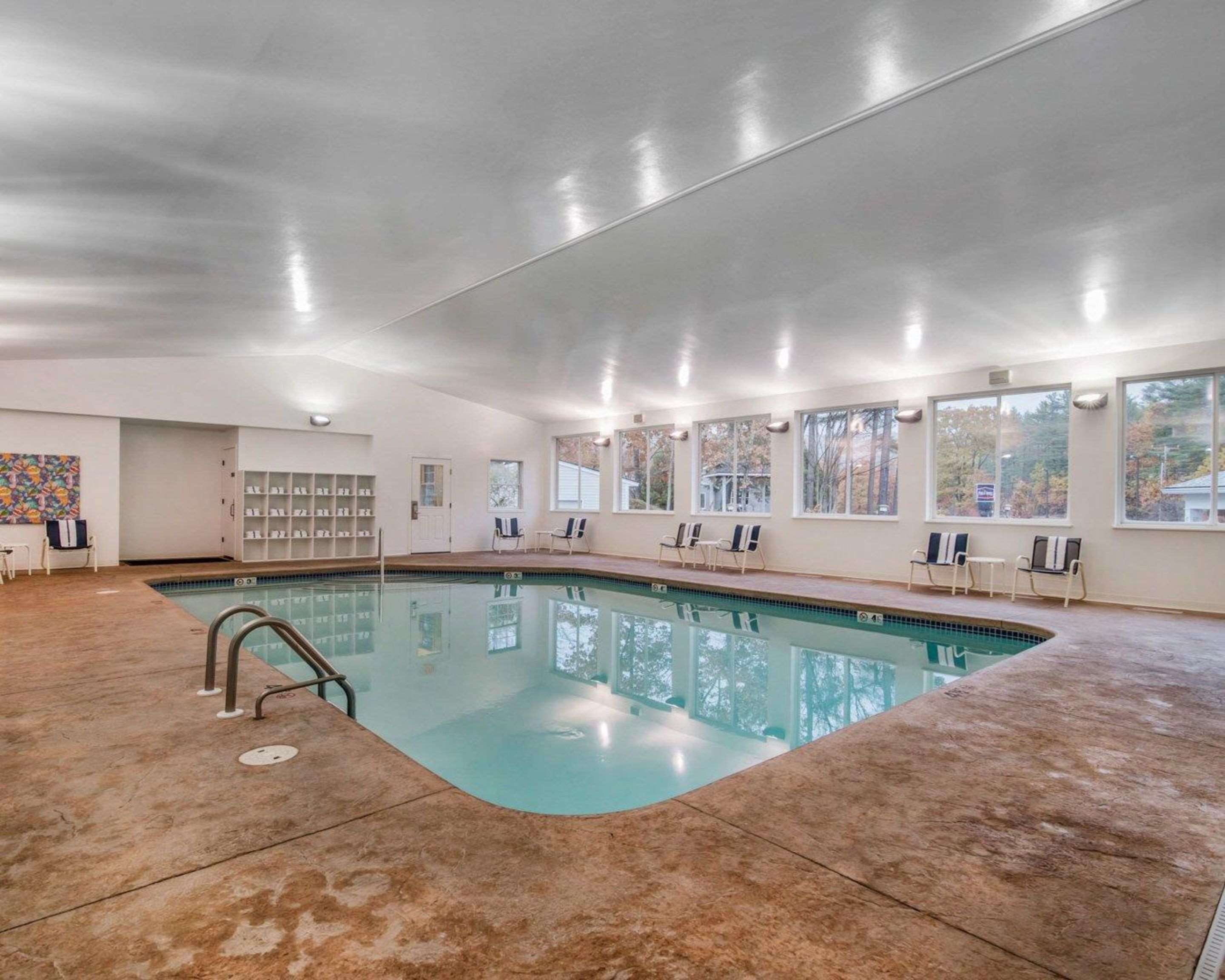 Indoor heated pool | Quality Inn At Quechee Gorge