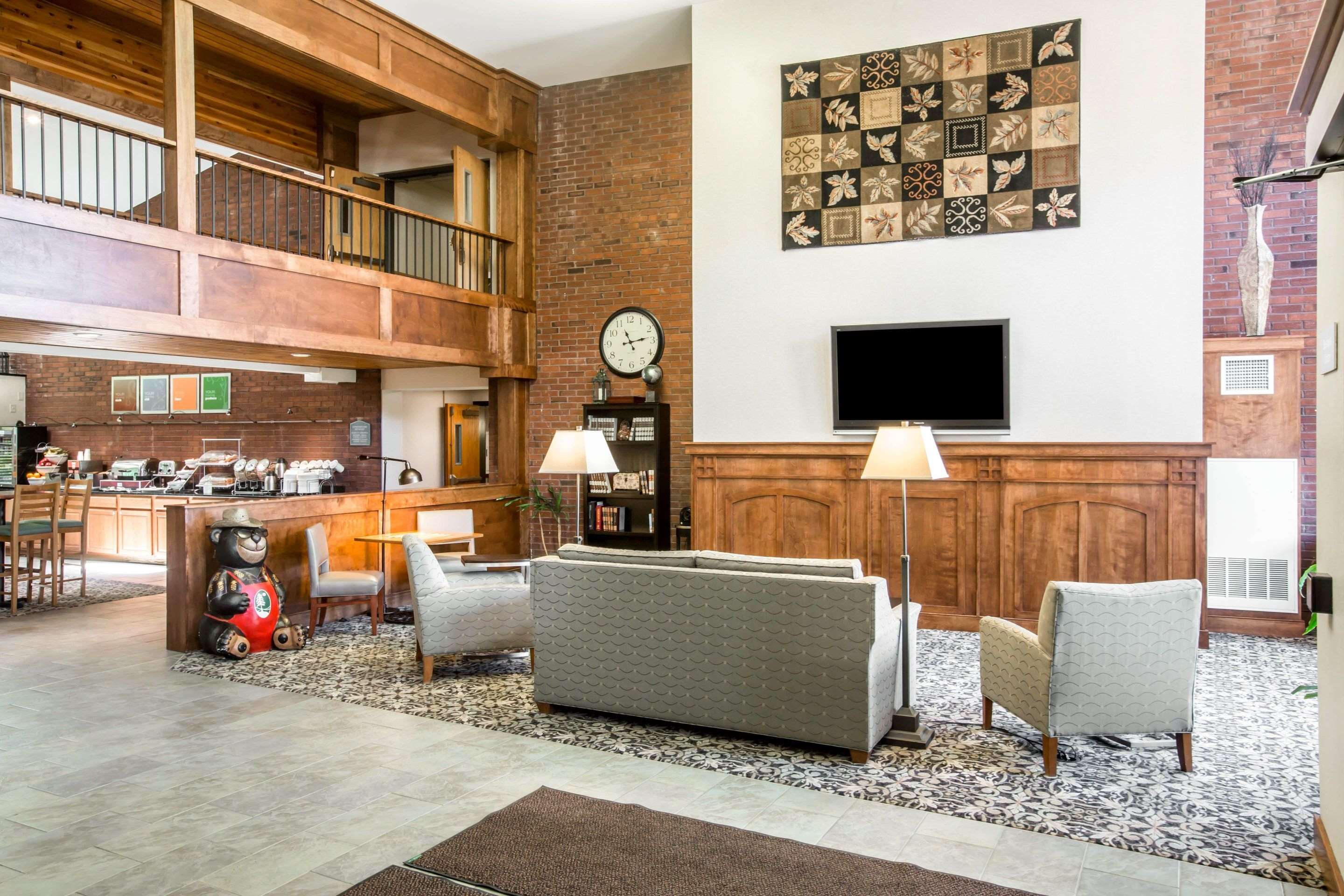 Spacious room with flat-screen television
