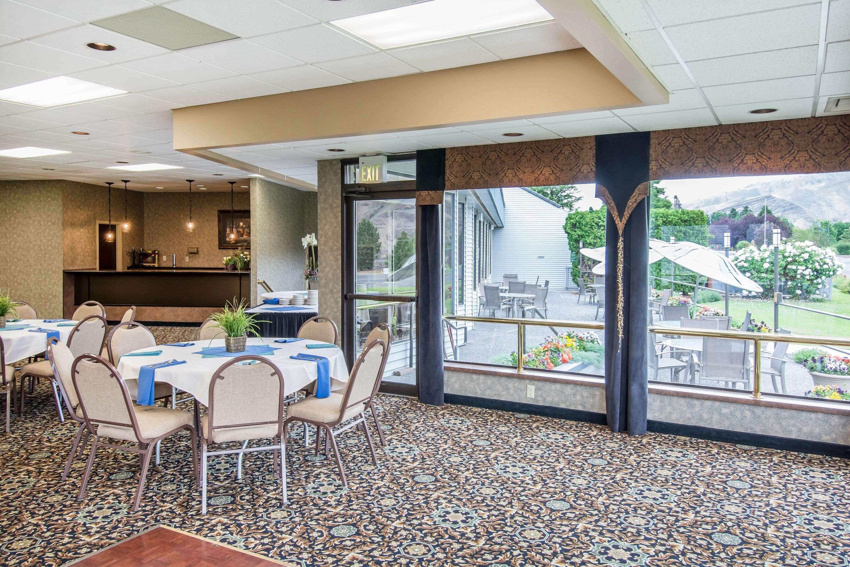Banquet room
