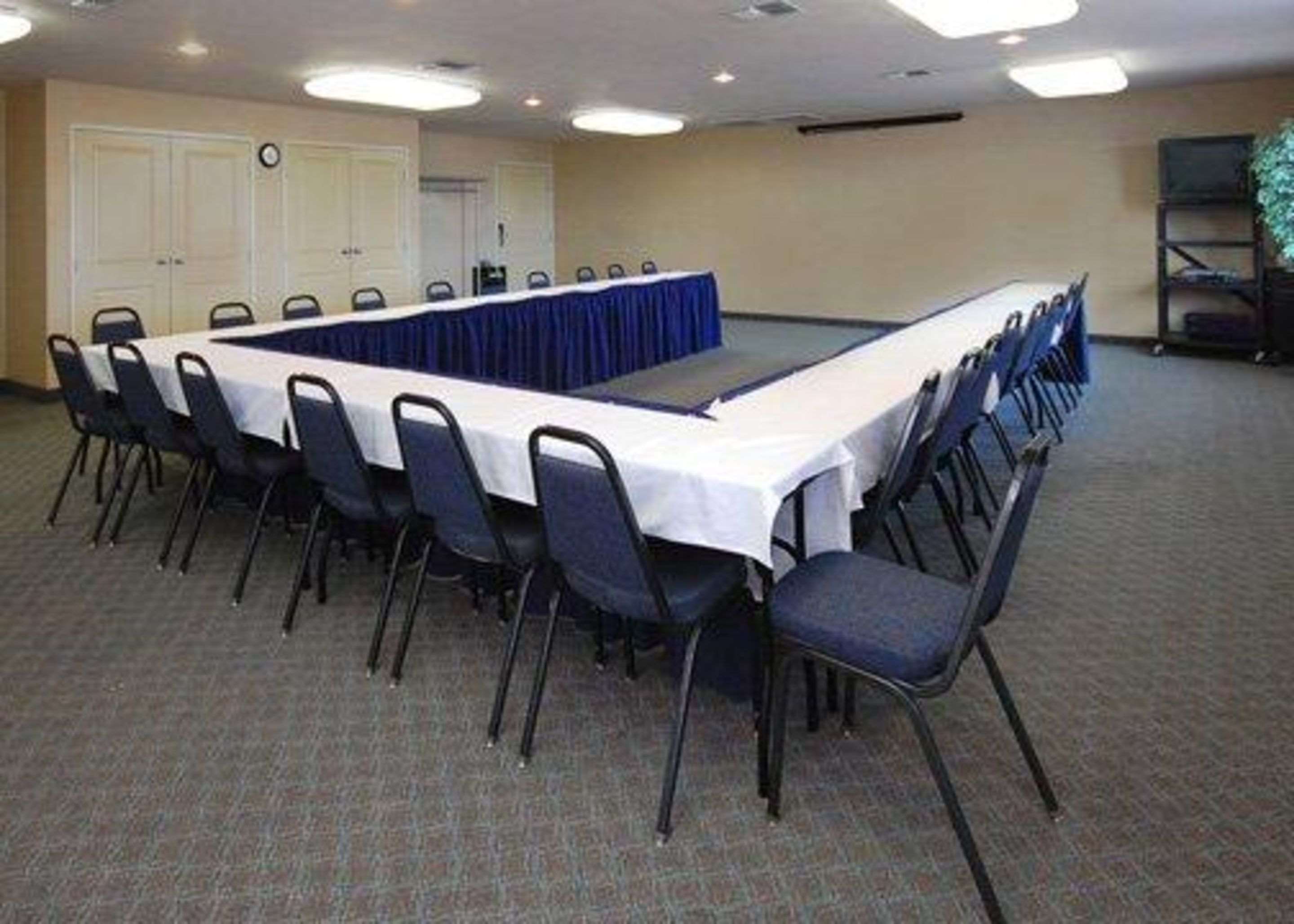 Meeting room with u-shaped setup | Quality Inn Kennewick