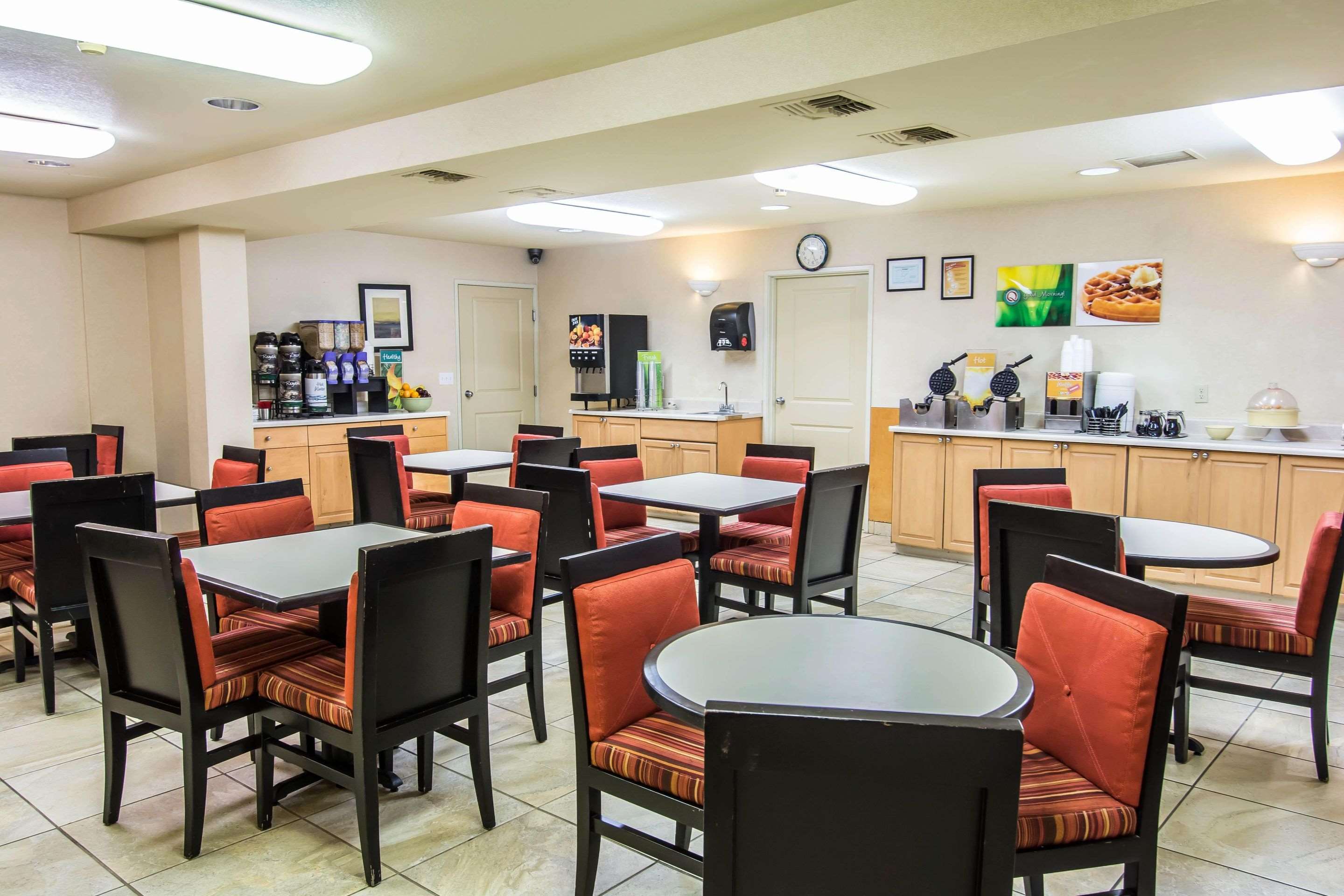 Enjoy breakfast in this seating area | Quality Inn Kennewick