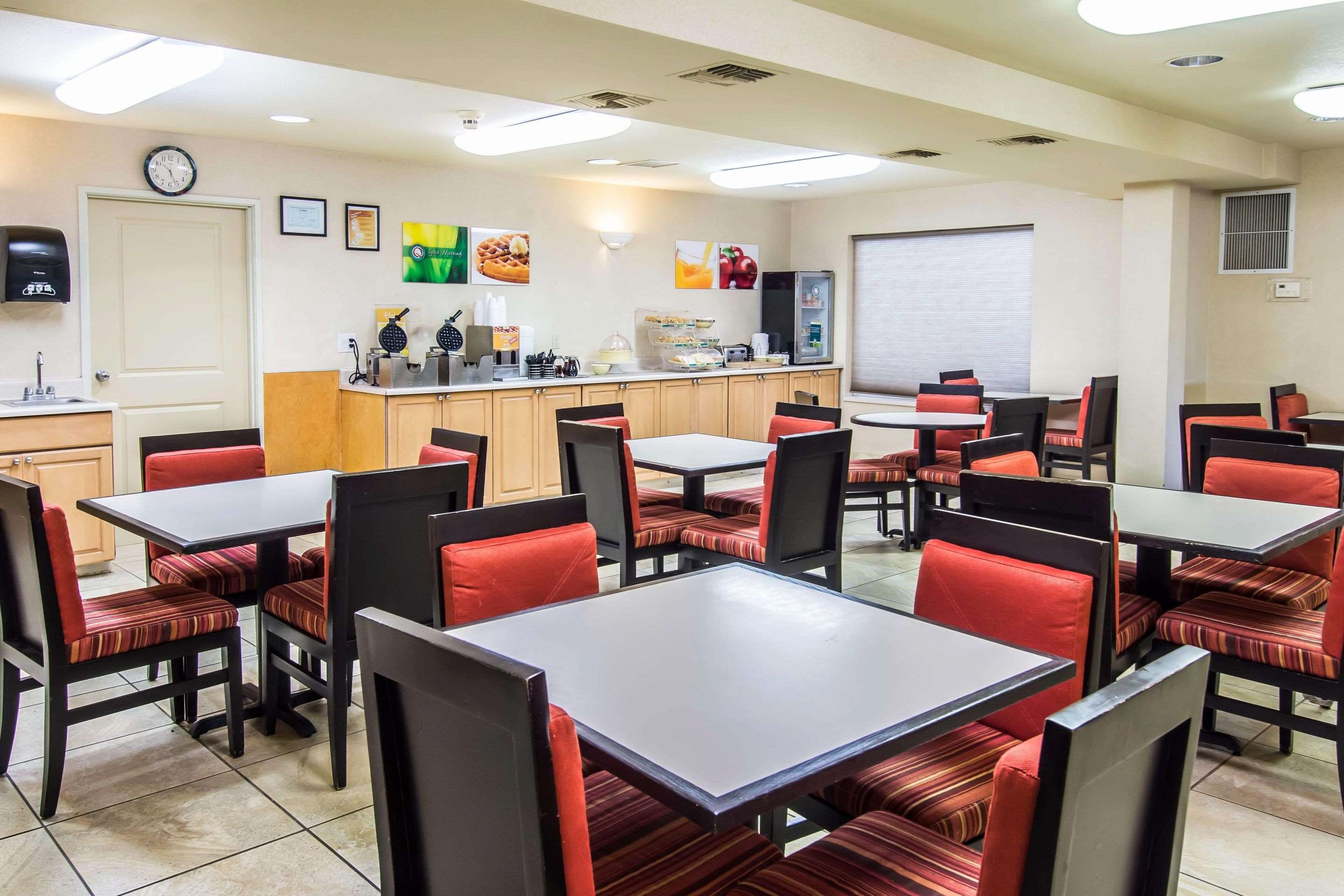 Spacious breakfast area | Quality Inn Kennewick