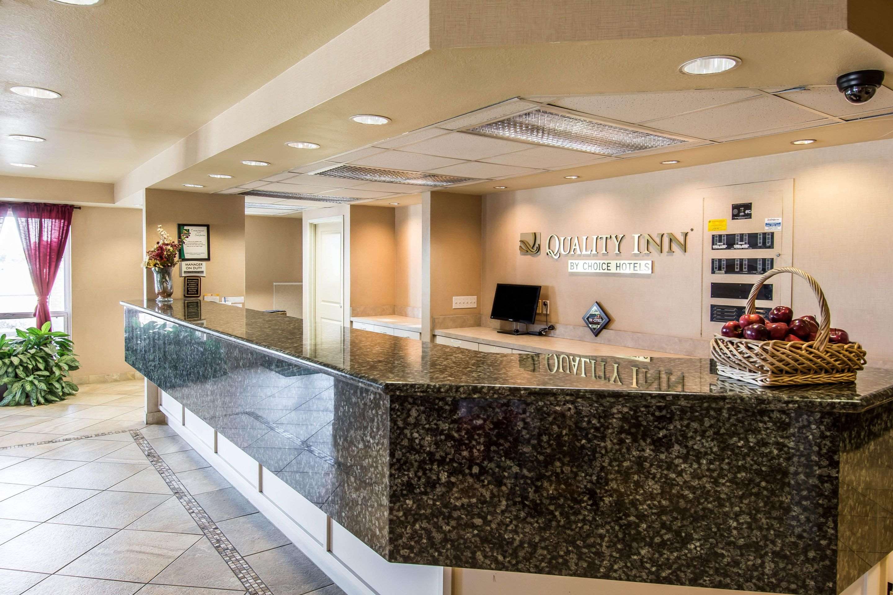 Front desk | Quality Inn Kennewick