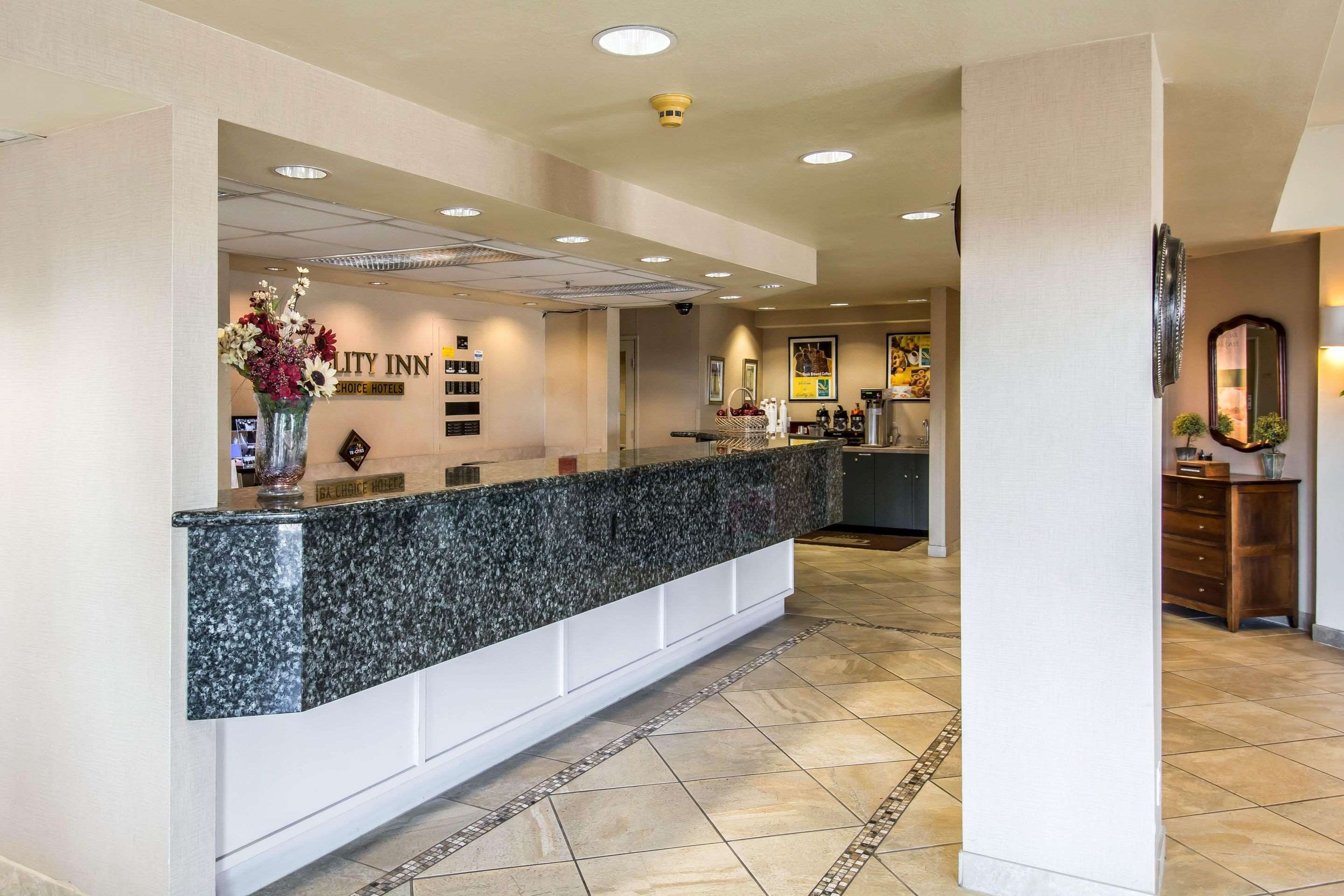 Hotel lobby | Quality Inn Kennewick