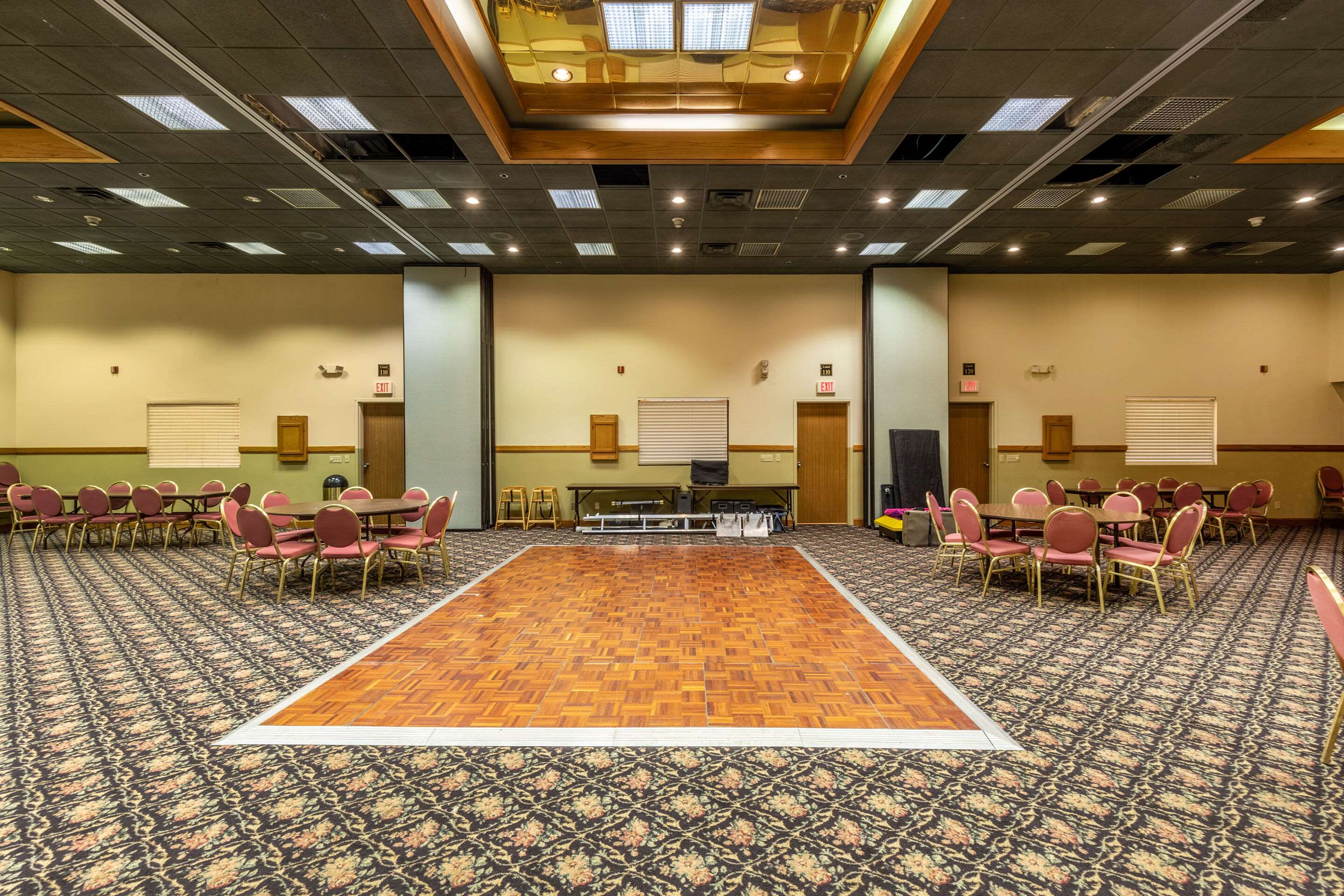 Large space for receptions, parties, anniversaries, and business | Clarion Hotel and Convention Center