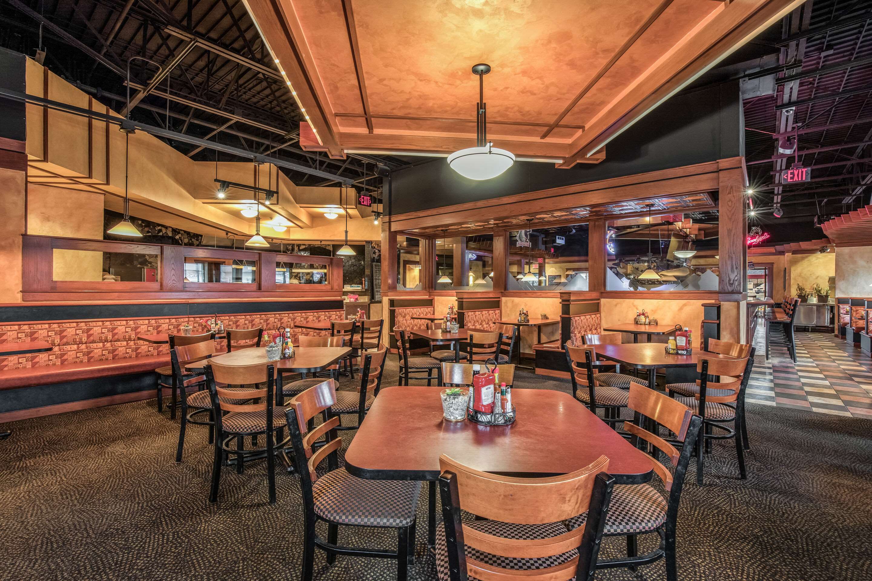 On-site restaurant | Clarion Hotel and Convention Center