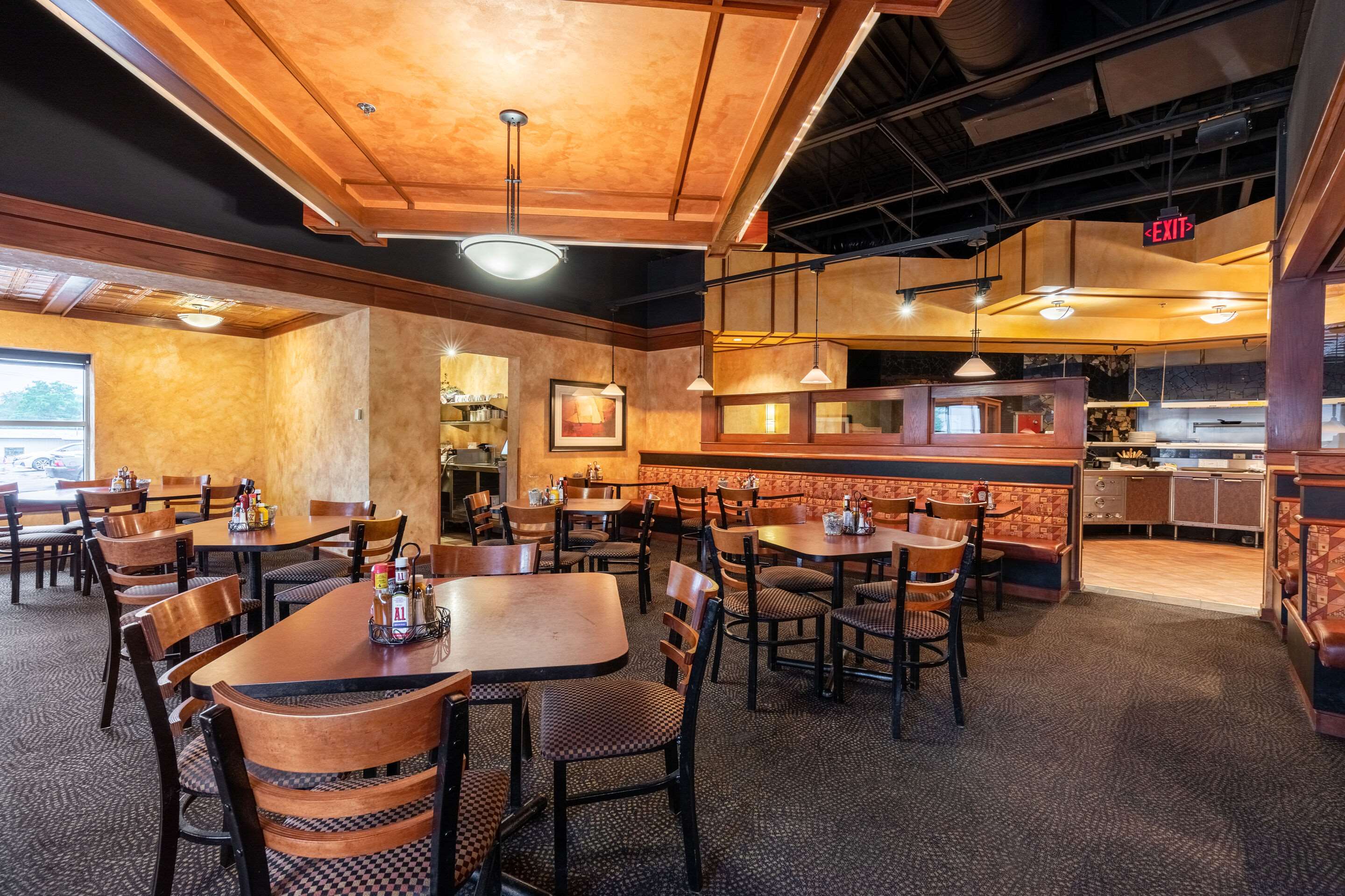 On-site restaurant | Clarion Hotel and Convention Center